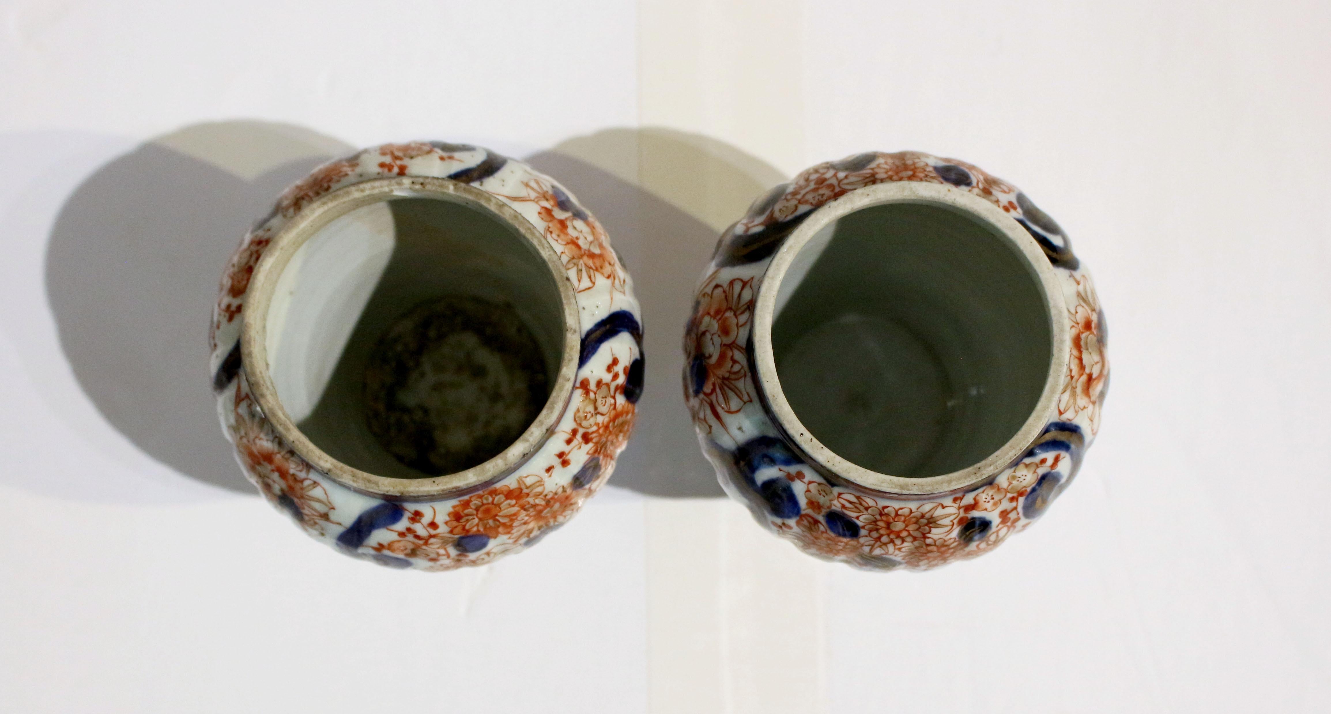 Circa 1860s Pair of Imari Covered Vases, Japanese In Good Condition In Chapel Hill, NC