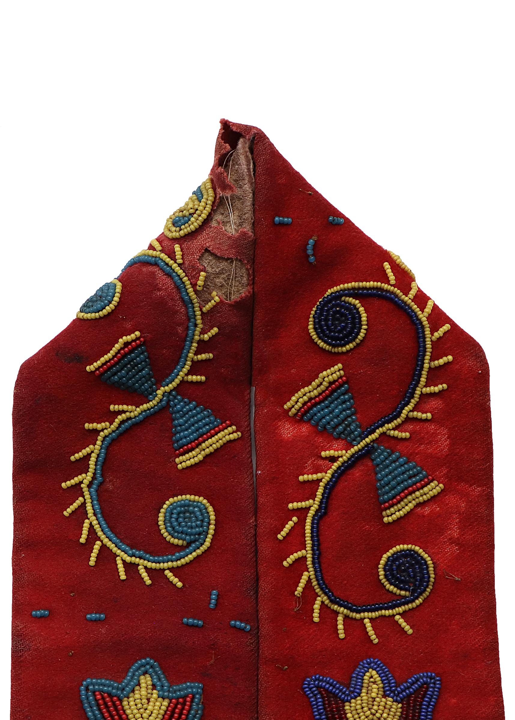 Américain Circa 1865 Corne à poudre Ojibwe des forêts du nord-est avec courroie embellie en vente