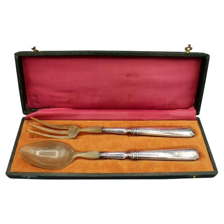 Circa 1870-80 Coppia di servitori da insalata in argento e corno francese in vendita