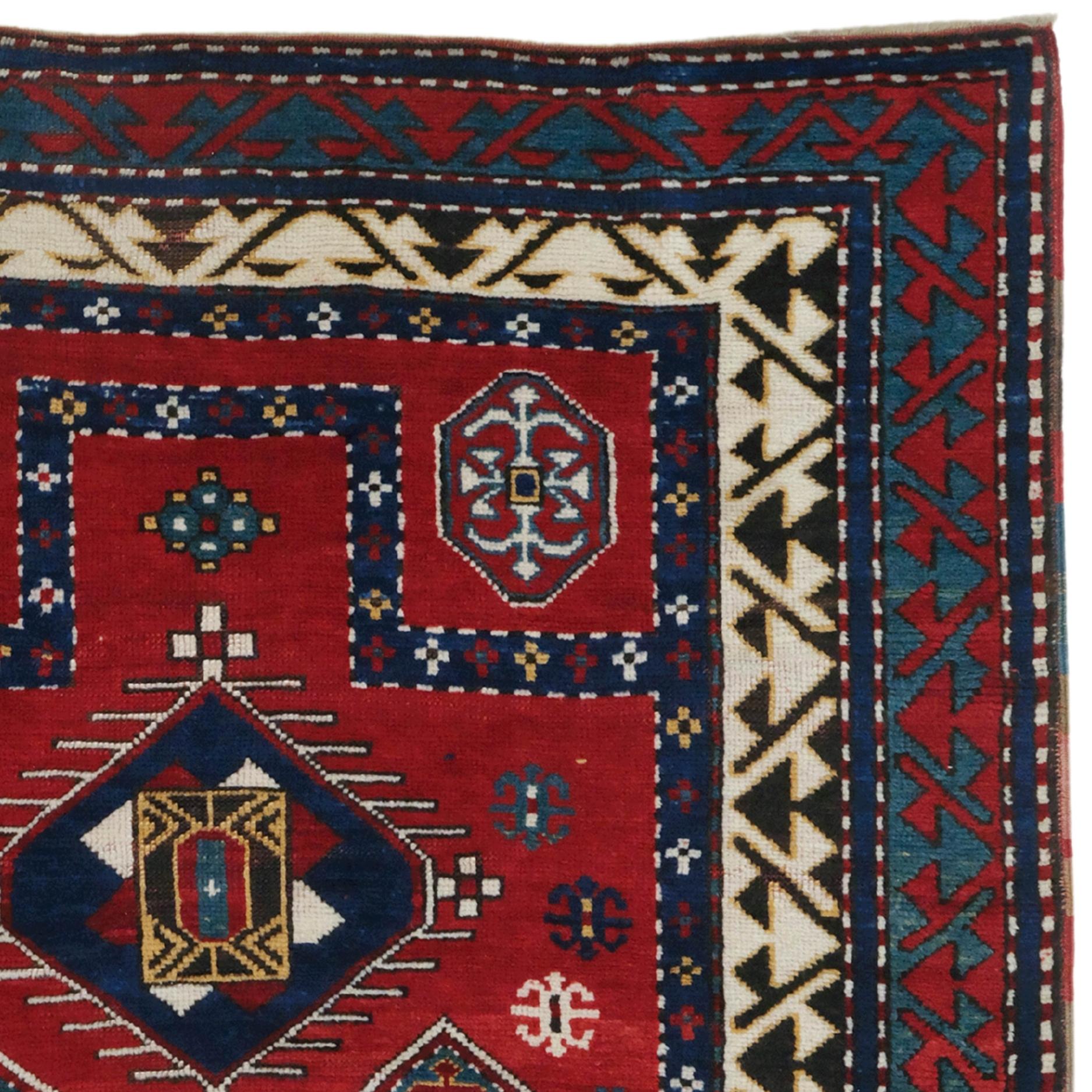 Tapis de prière Fahrola du Caucase, Circa 1870-80's - Tapis de laine ancien Bon état - En vente à Sultanahmet, 34