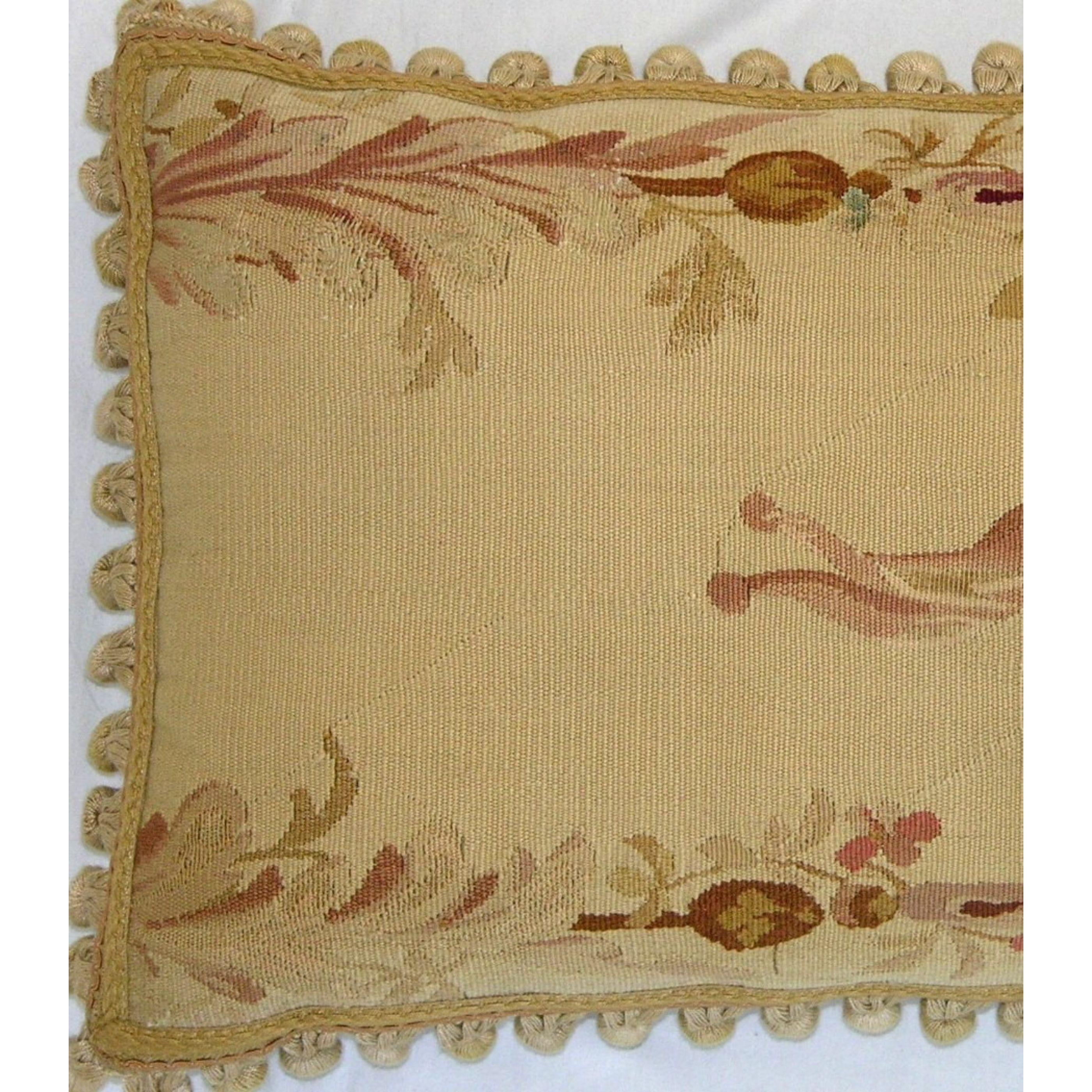 Vers 1870 Ancien oreiller en tapisserie d'Aubusson française
