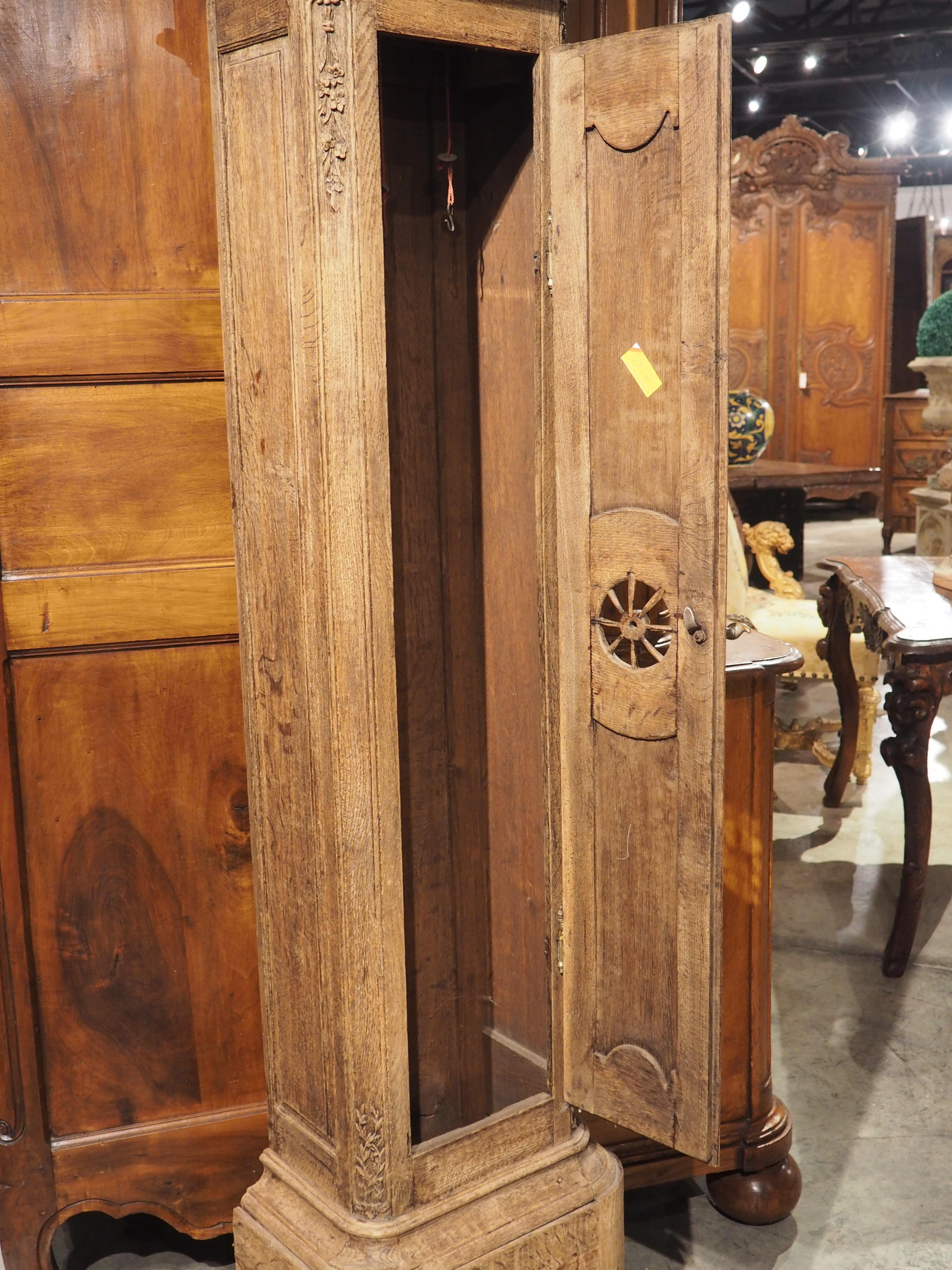 Horloge de parquet en chêne blanchi vers 1870, Liege, Belgique 3