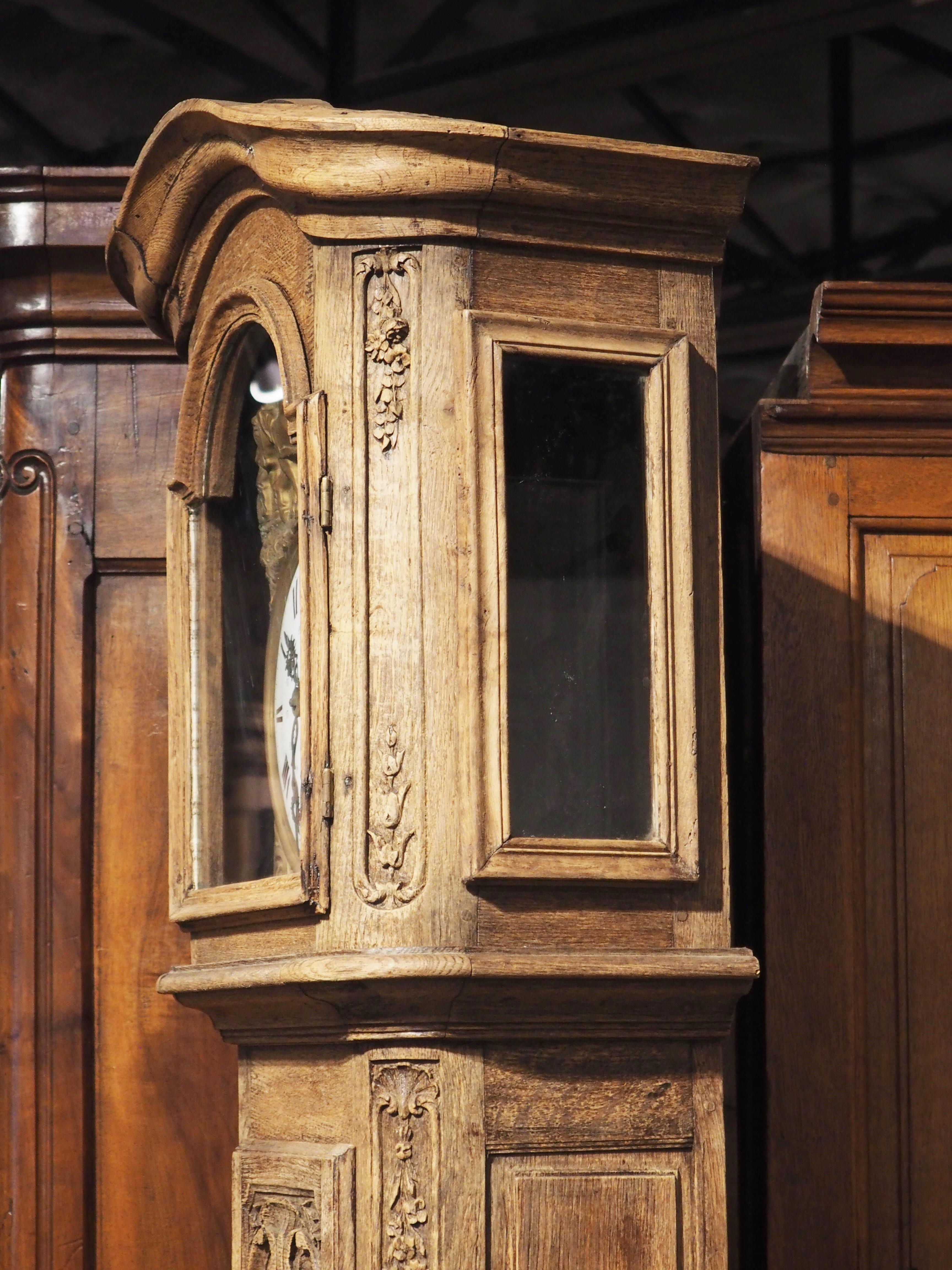 Belge Horloge de parquet en chêne blanchi vers 1870, Liege, Belgique