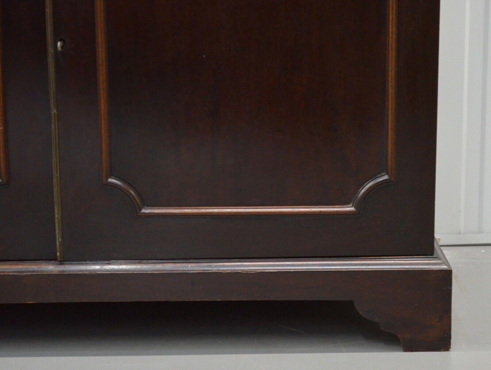 CIRCA 1870 CHIPPENDALE REVIVAL HARDWOOD BOOKCASE, MOULDED OUTSWEPT CORNiCE ABOVE For Sale 1