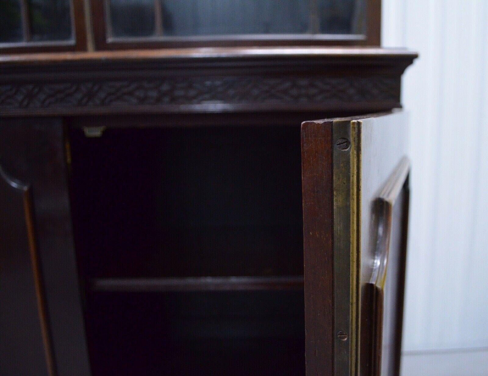 CIRCA 1870 CHIPPENDALE REVIVAL HARDWOOD BOOKCASE, MOULDED OUTSWEPT CORNiCE ABOVE For Sale 2