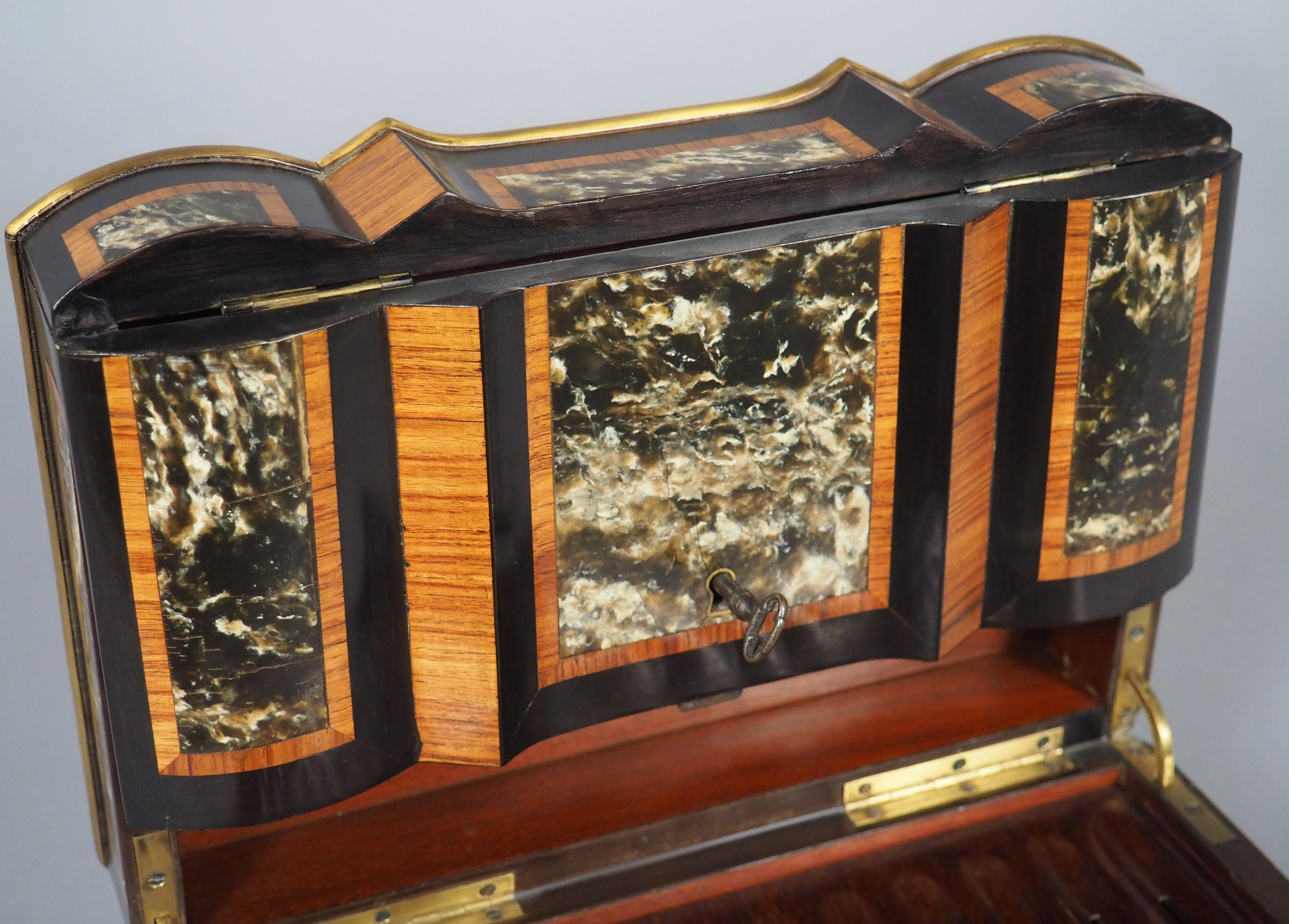 CIRCA 1870 Französisch Ebonized Armbrust Front Intarsien und geschnitten Messing Zigarren Humidor im Angebot 6