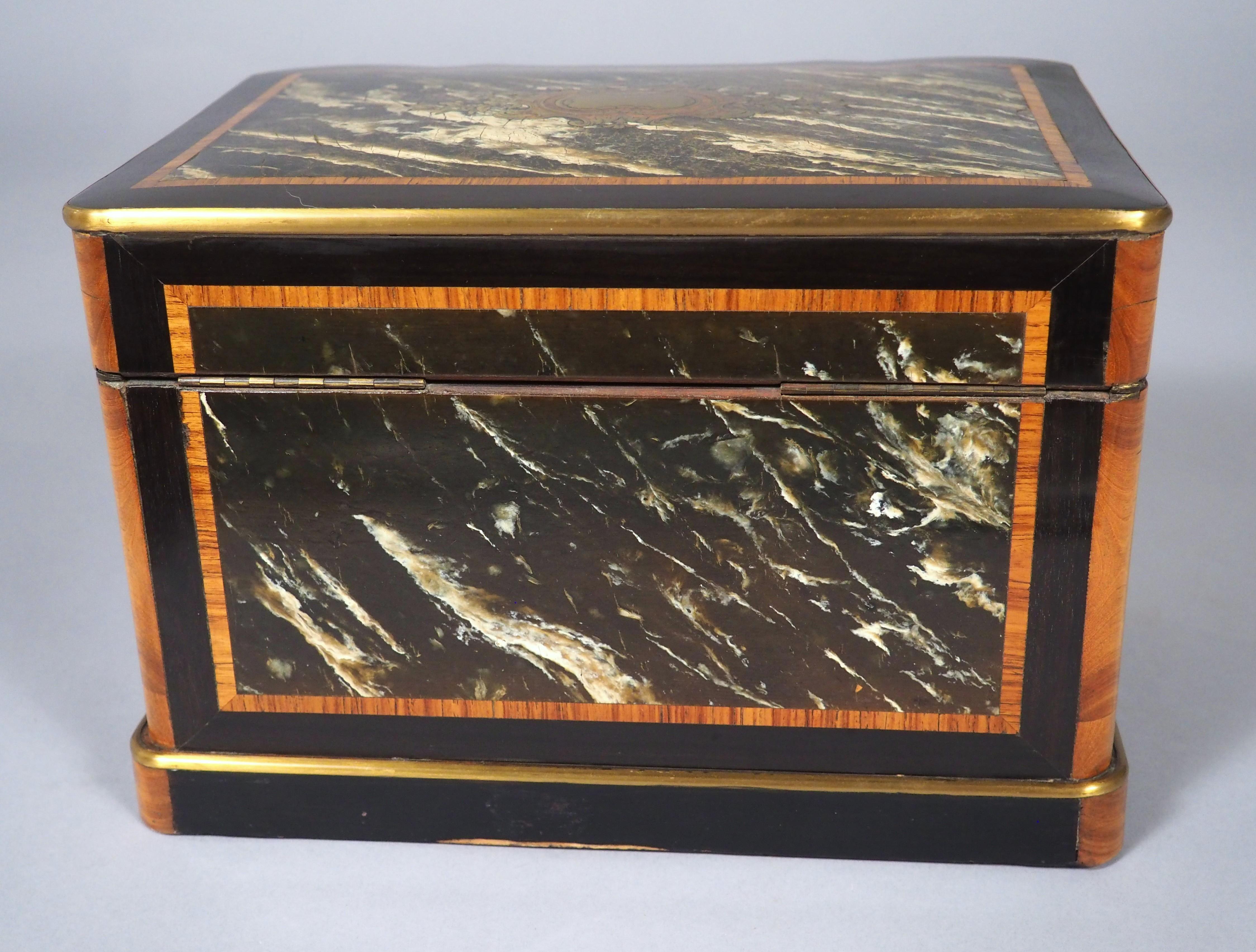 CIRCA 1870 Französisch Ebonized Armbrust Front Intarsien und geschnitten Messing Zigarren Humidor im Angebot 9