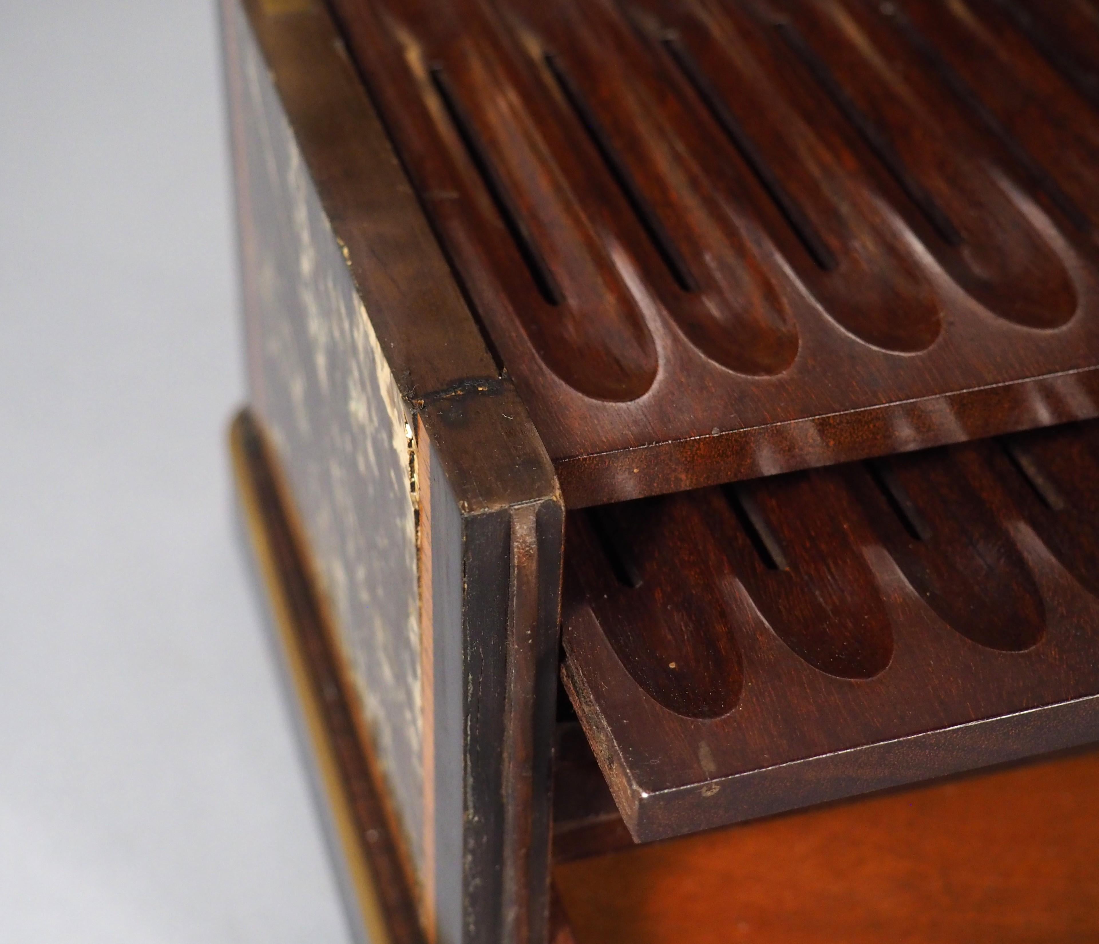 CIRCA 1870 Französisch Ebonized Armbrust Front Intarsien und geschnitten Messing Zigarren Humidor im Angebot 3