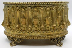 Vers 1870 Jardiniere ovale en laiton repoussé anglaise ou française