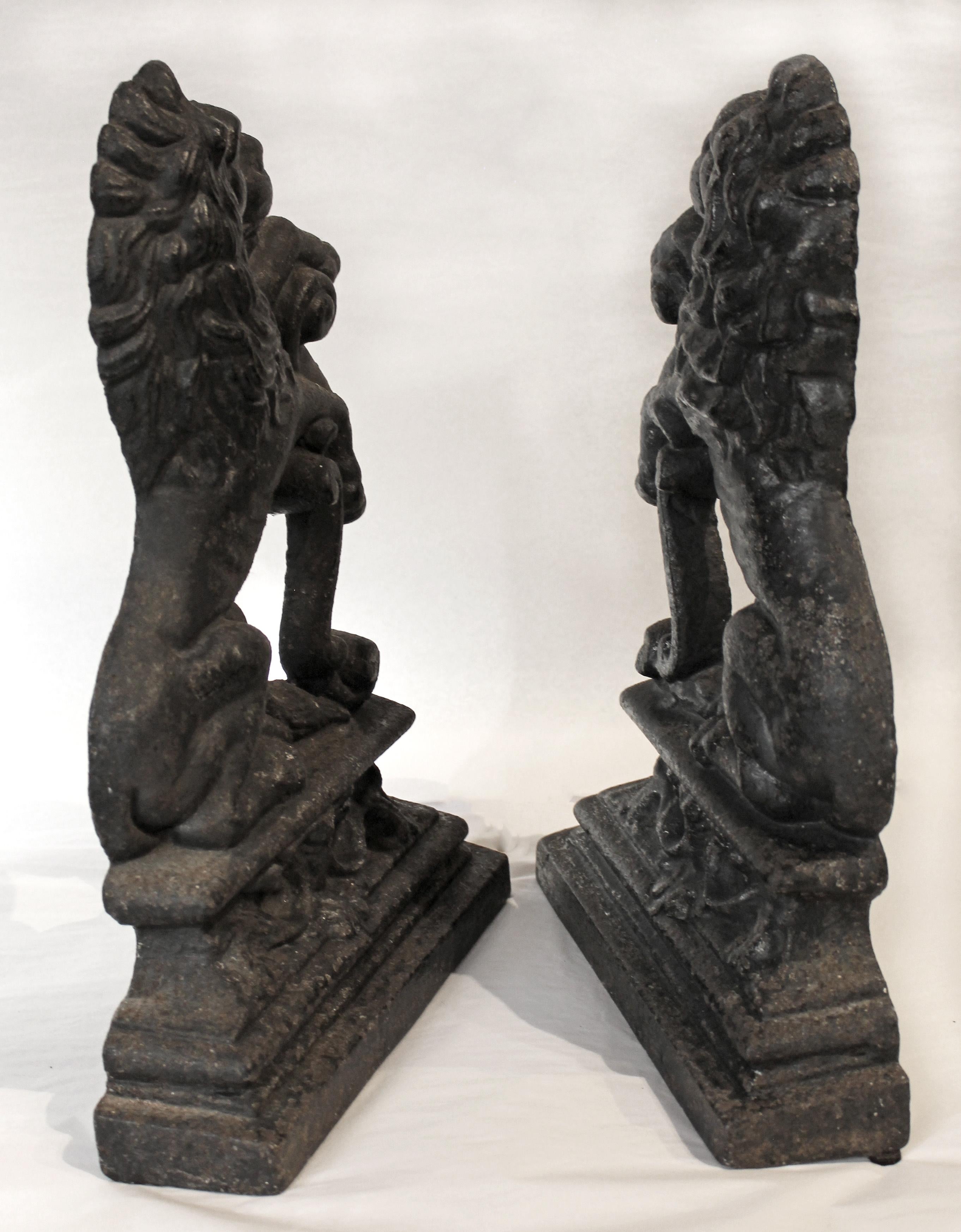 Vittoriano CIRCA 1870 Coppia di fermaporta inglesi in ghisa a forma di leone in vendita