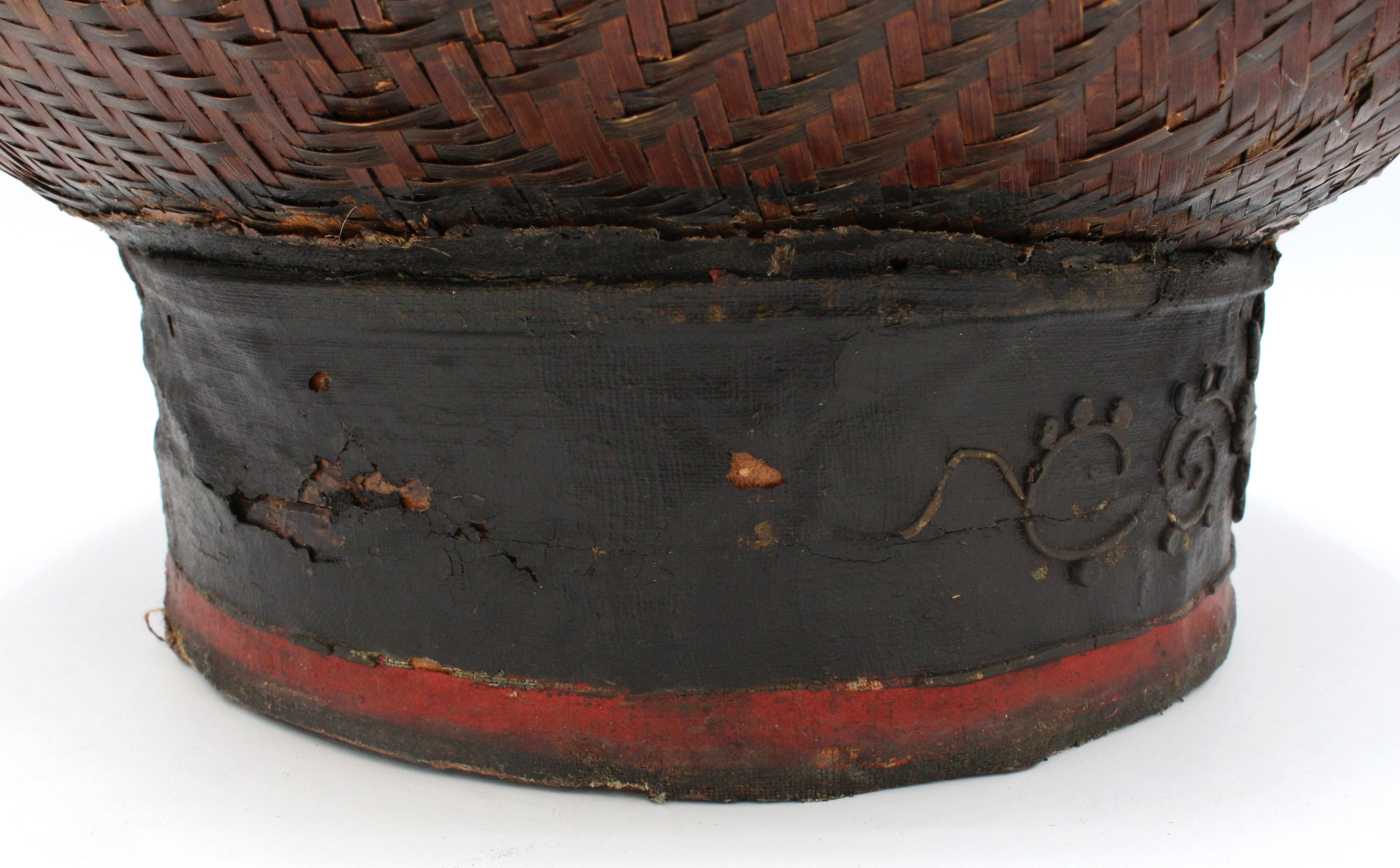 Late 19th Century Chinese Wedding Ceremonial Hat Box, Zhijang Province, circa 1870s For Sale