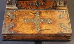 Circa 1870 English Gothic Revival Writing Slope Desk Box (Boîte à écrire en pente de style néo-gothique)