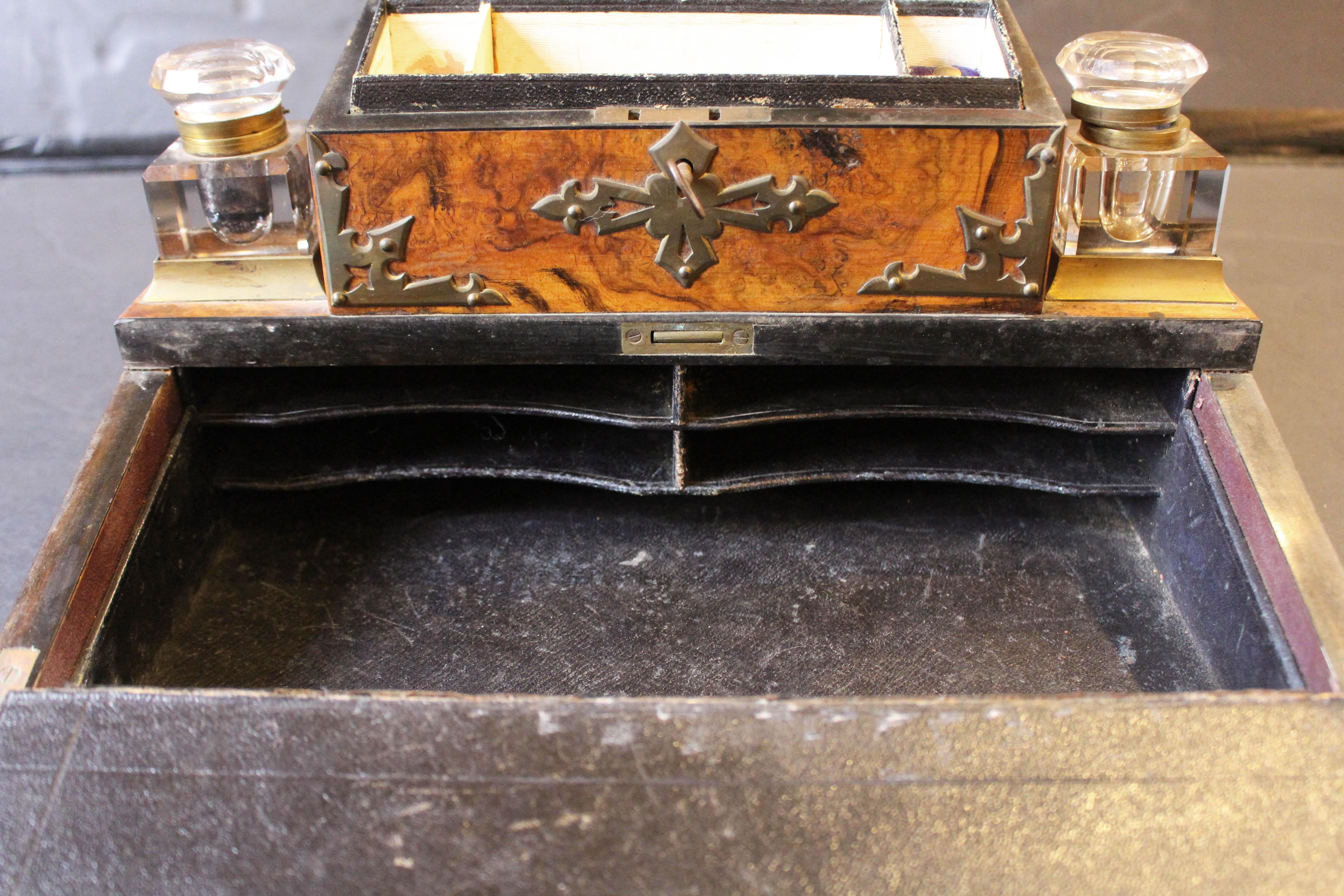 Scatola da scrivania in stile gotico revival inglese del 1870 circa in vendita 2