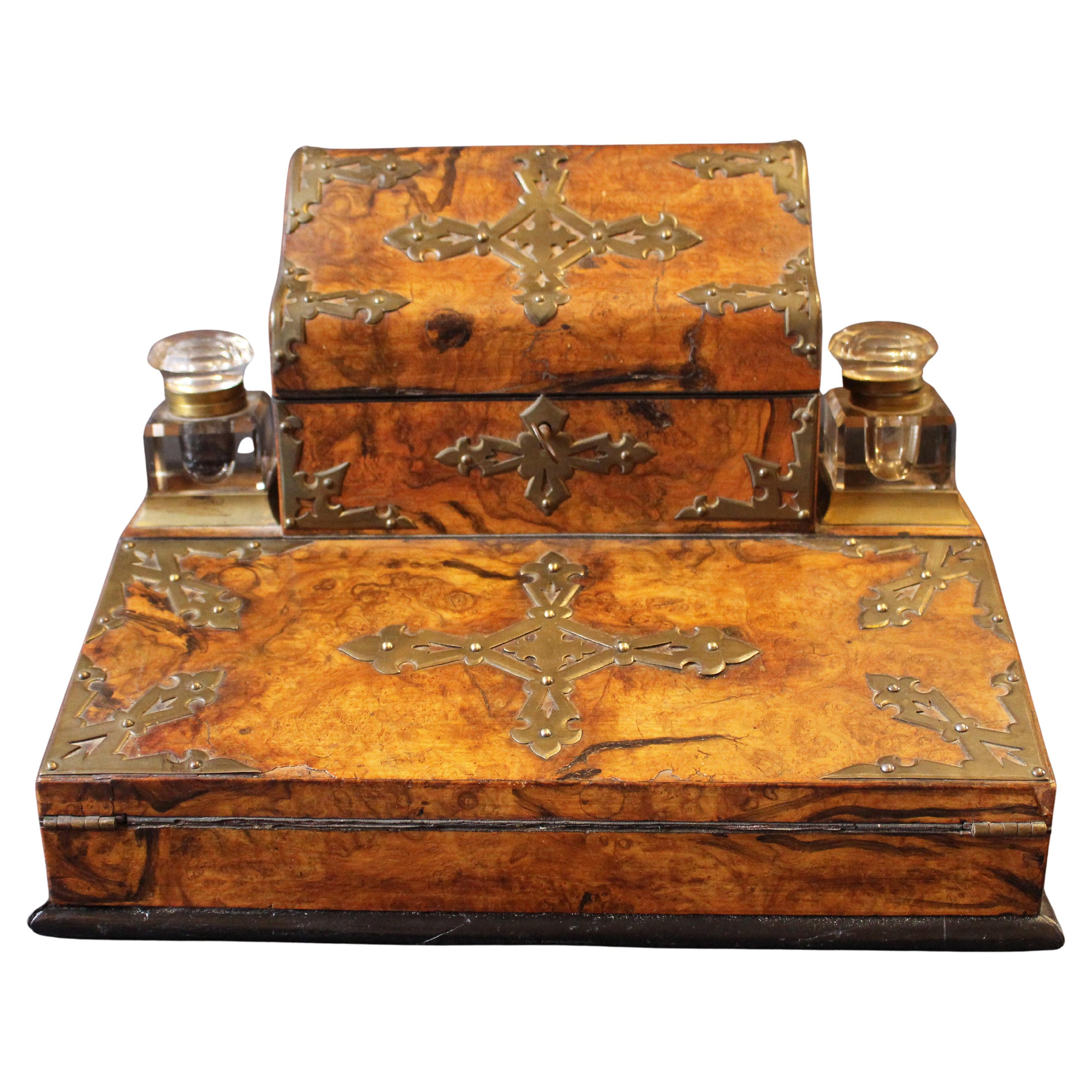 CIRCA 1870s Englisch Gothic Revival Schreibschräge Schreibtisch Box