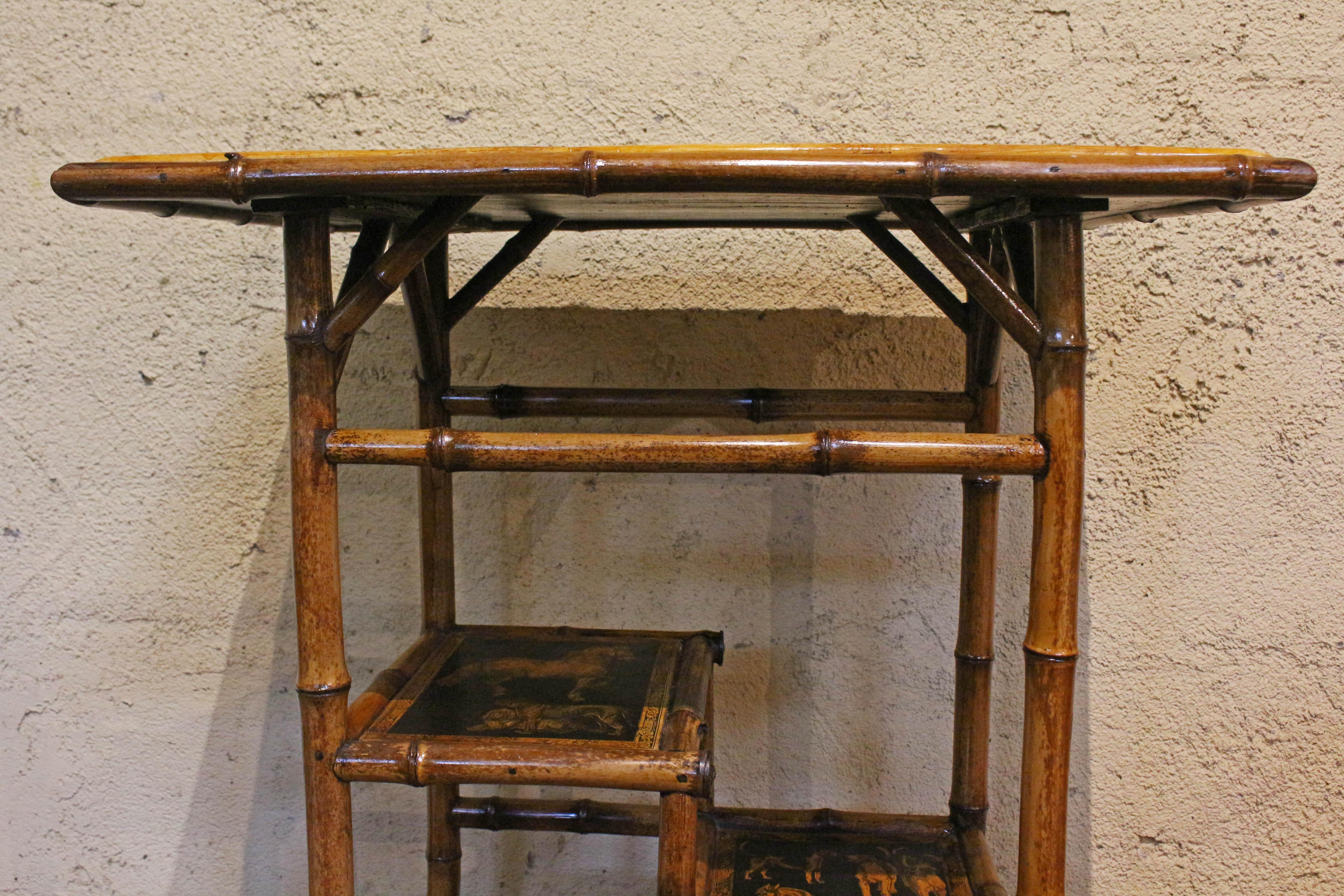 Gran mesa rectangular inglesa de bambú de varios pisos, circa 1870 Inglés