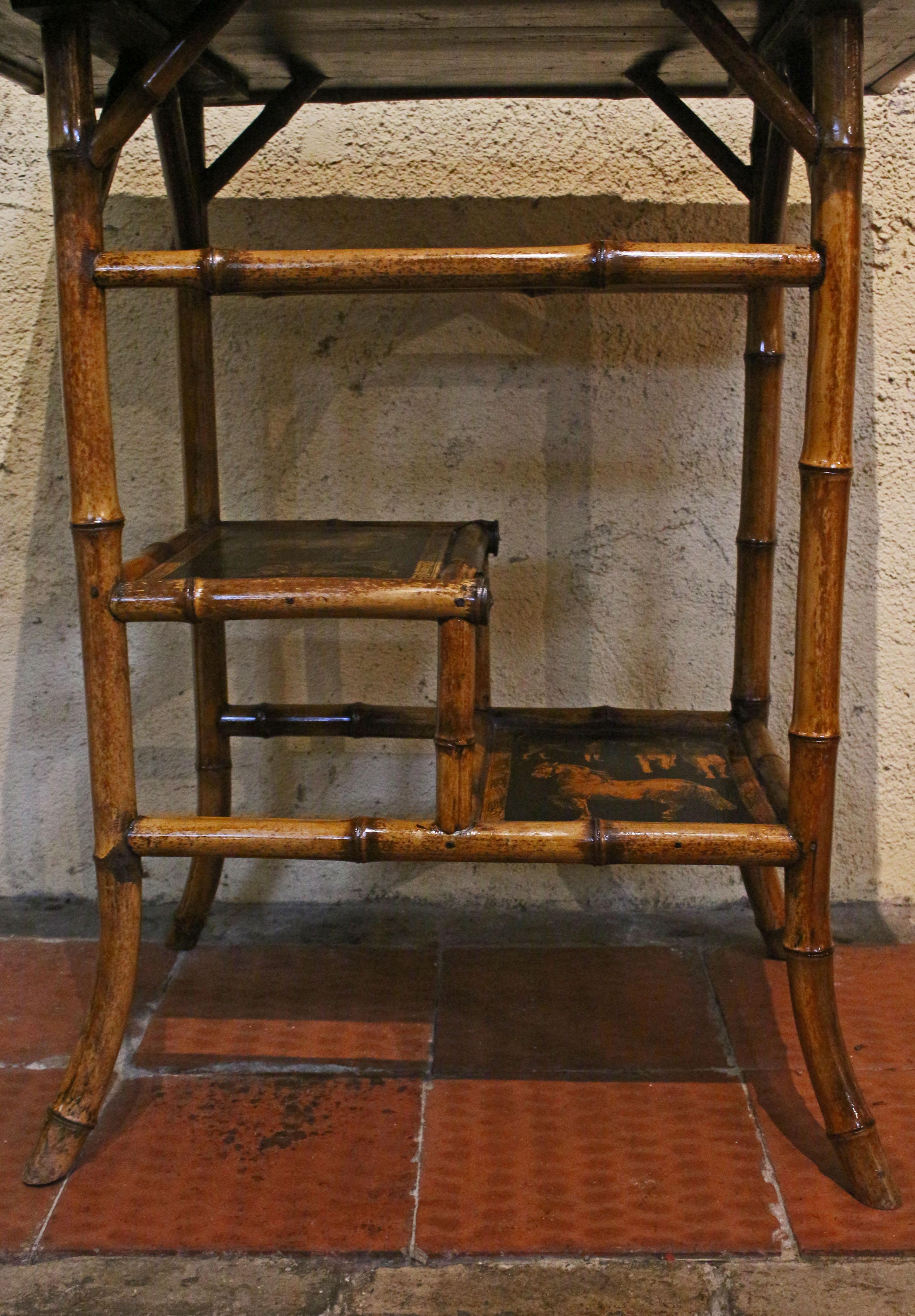 Gran mesa rectangular inglesa de bambú de varios pisos, circa 1870 en Bueno Estado en Chapel Hill, NC