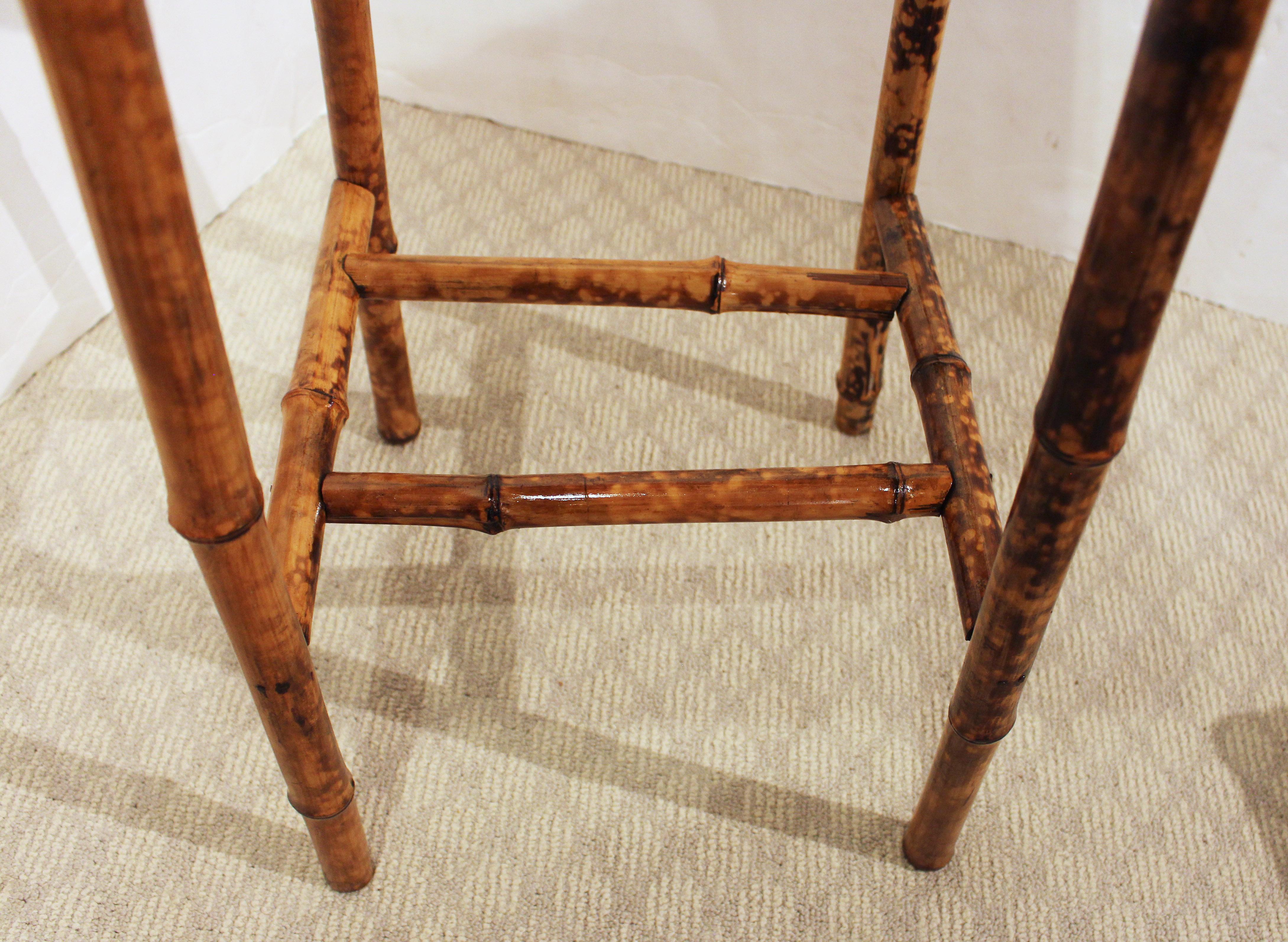 Mesa cuadrada inglesa de bambú de la década de 1870 en Bueno estado para la venta en Chapel Hill, NC