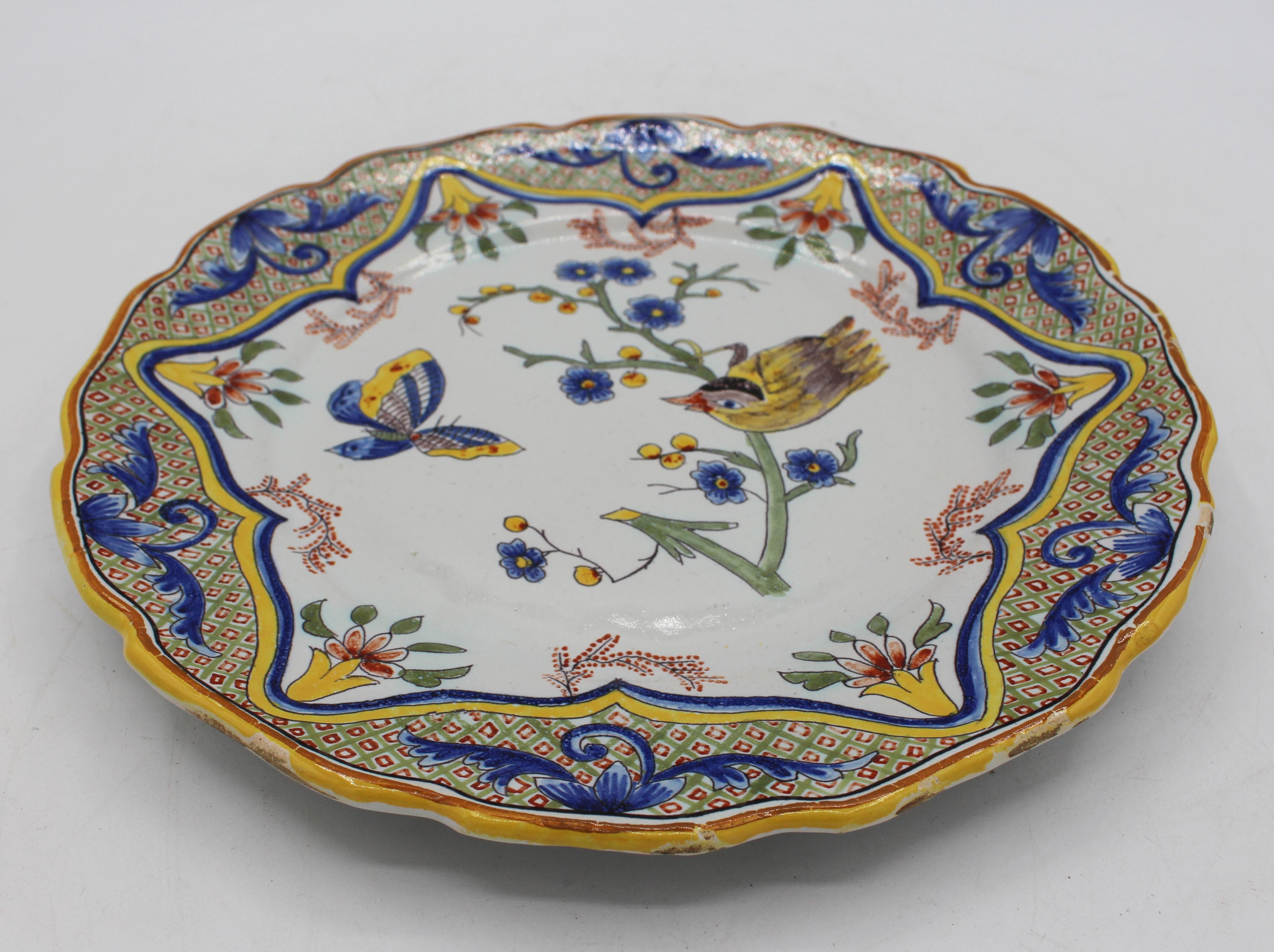 Assiette à bord festonné en faïence française des années 1870 Bon état - En vente à Chapel Hill, NC