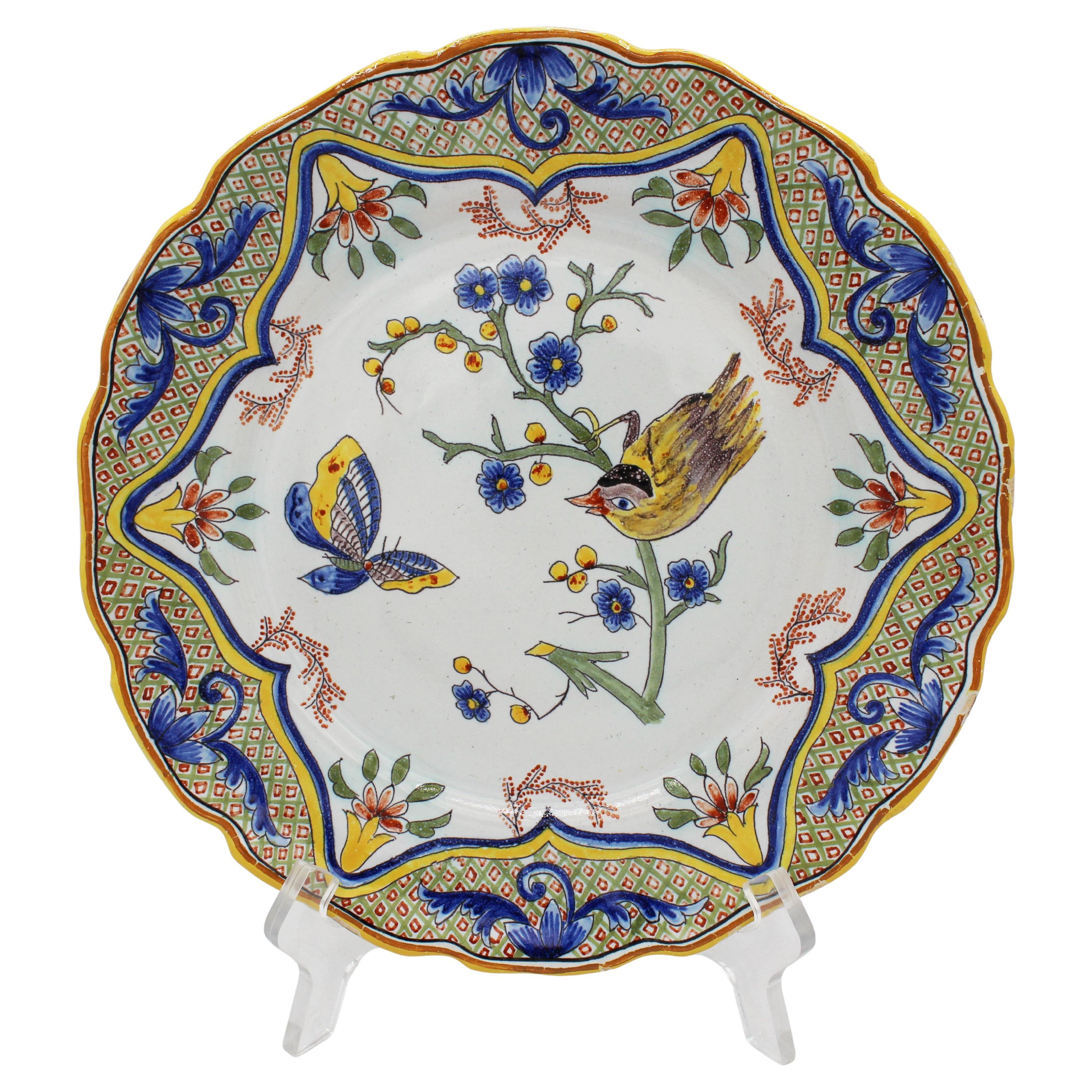 Assiette à bord festonné en faïence française des années 1870 en vente