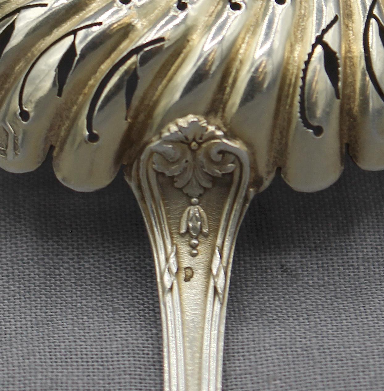 Cucchiaio mestolo da setaccio in argento francese del 1870 ca. In condizioni buone in vendita a Chapel Hill, NC