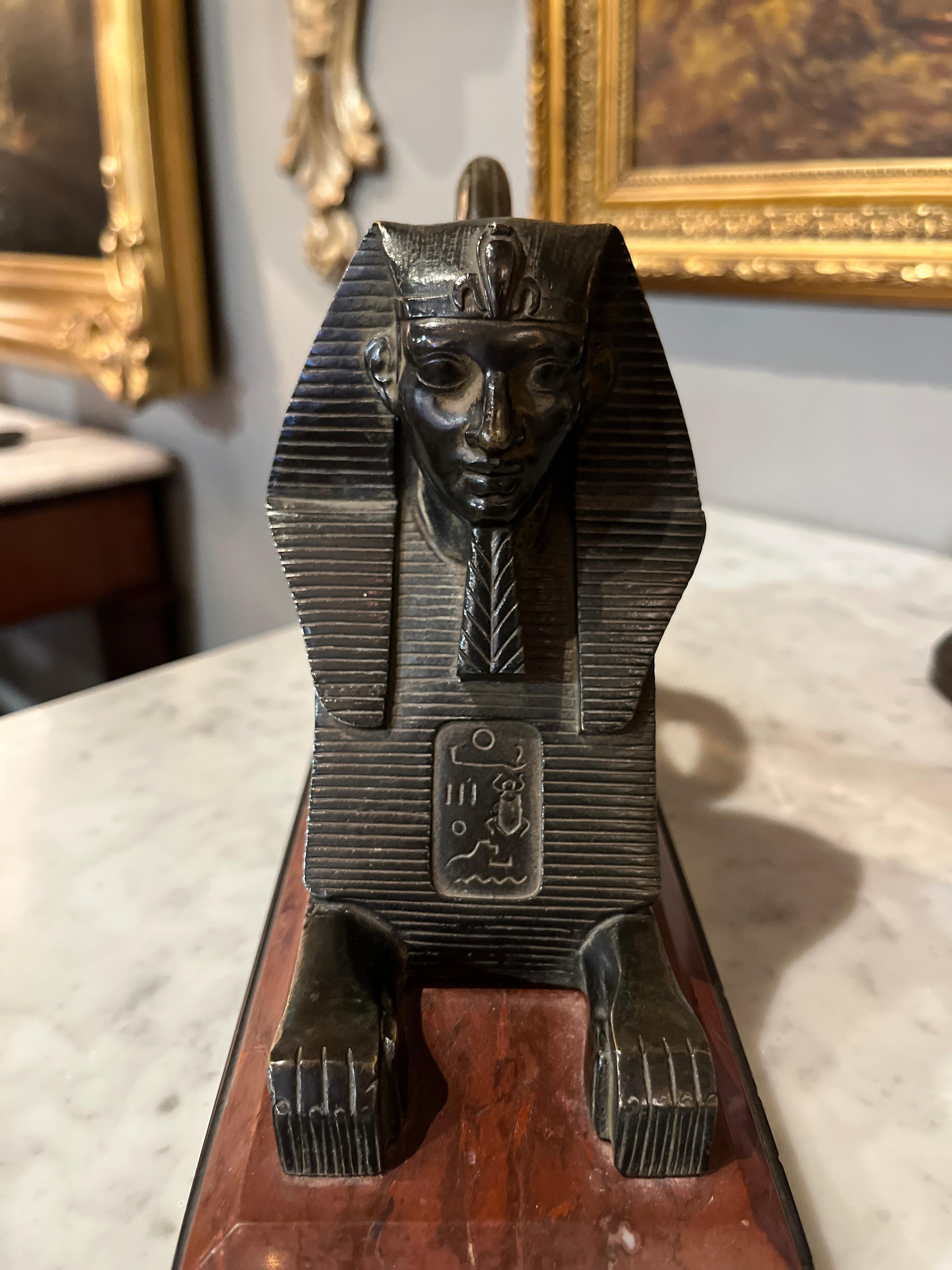 Neoegizio Fermaporta sfinge reclinabile in bronzo del 1875 circa in vendita