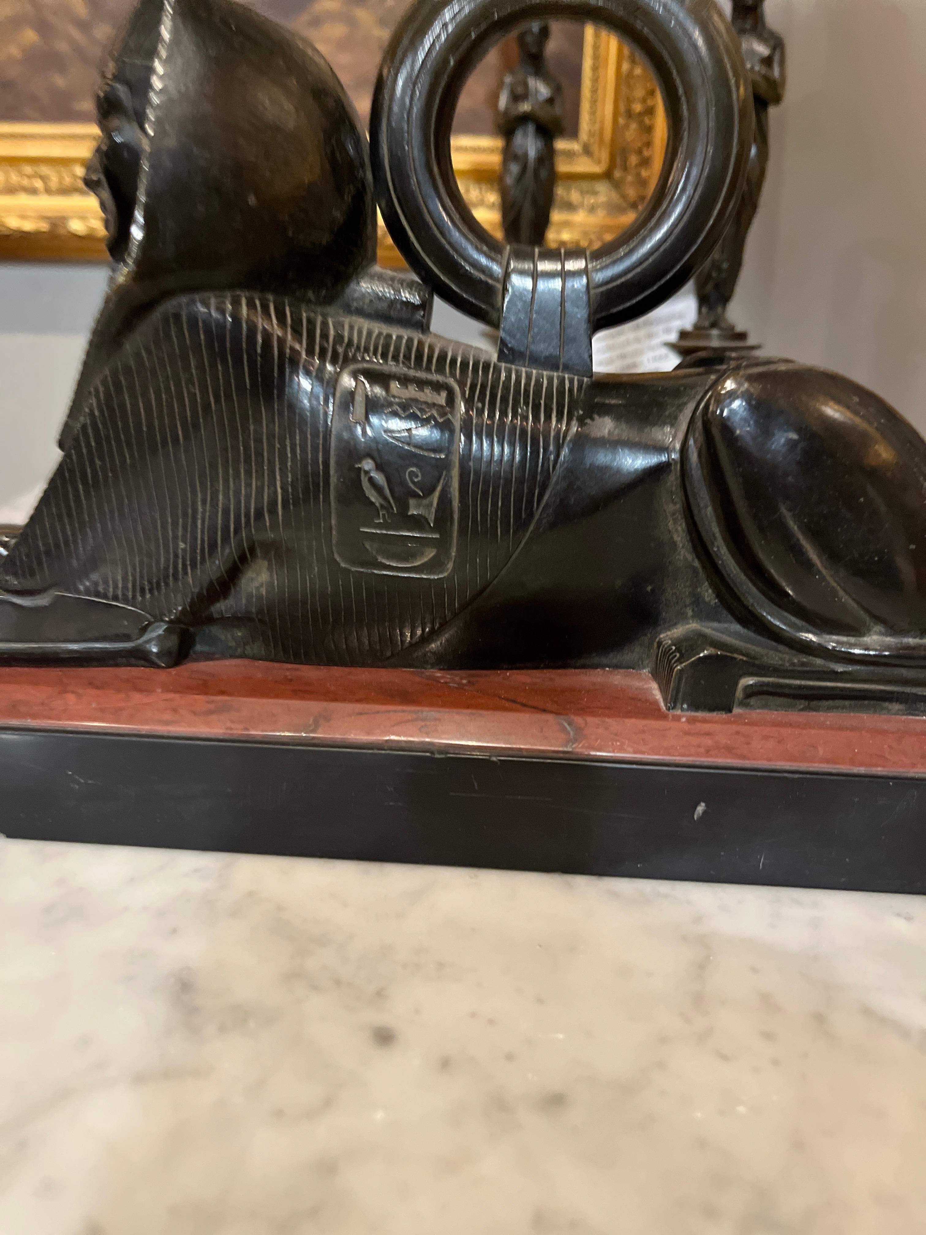 Fermaporta sfinge reclinabile in bronzo del 1875 circa In condizioni buone in vendita a Scottsdale, AZ