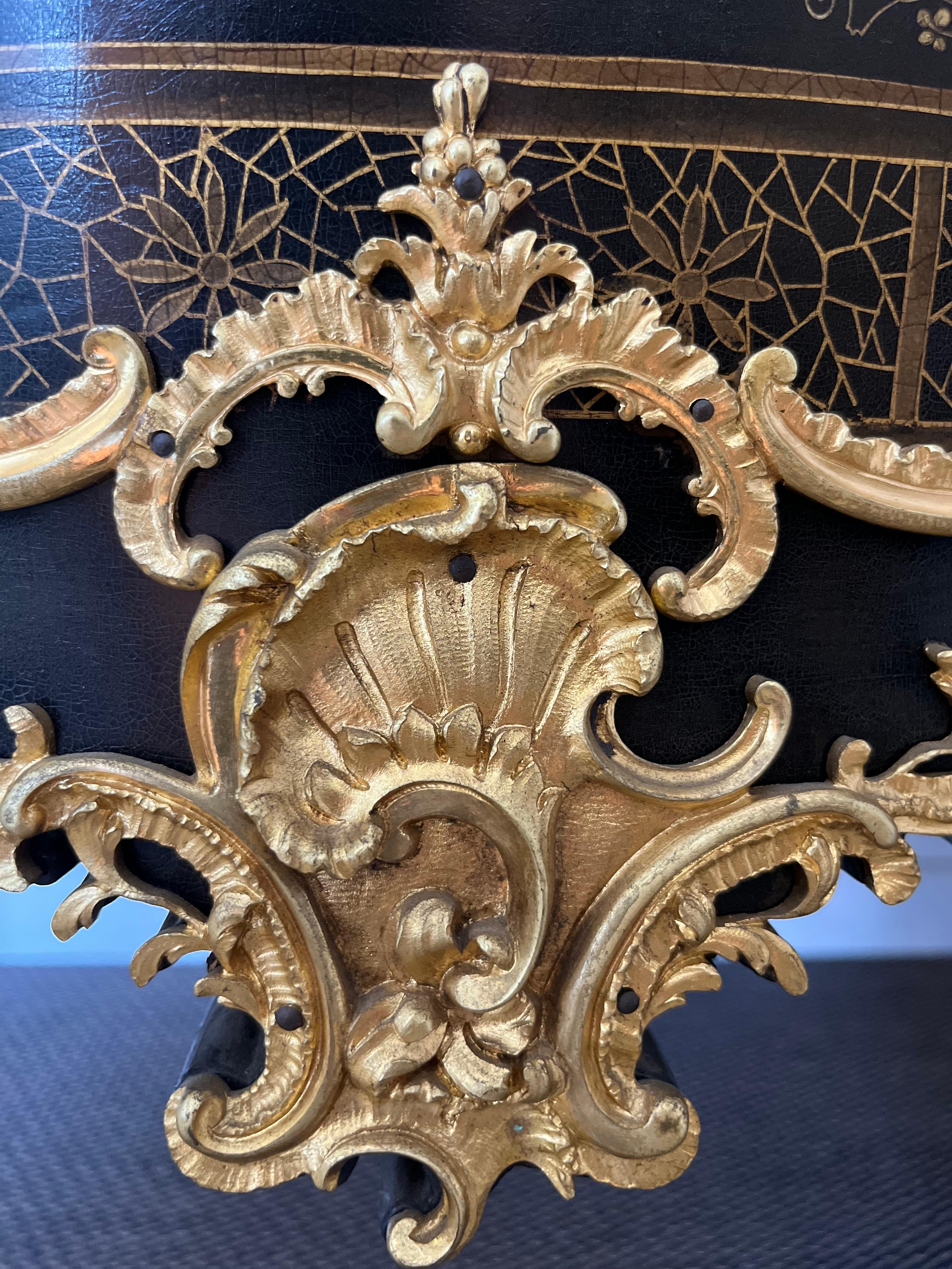 Circa 1880 A FRENCH ORMOLU-MOUNTED GILT AND BLACK LACQUER COMMODE For Sale 1