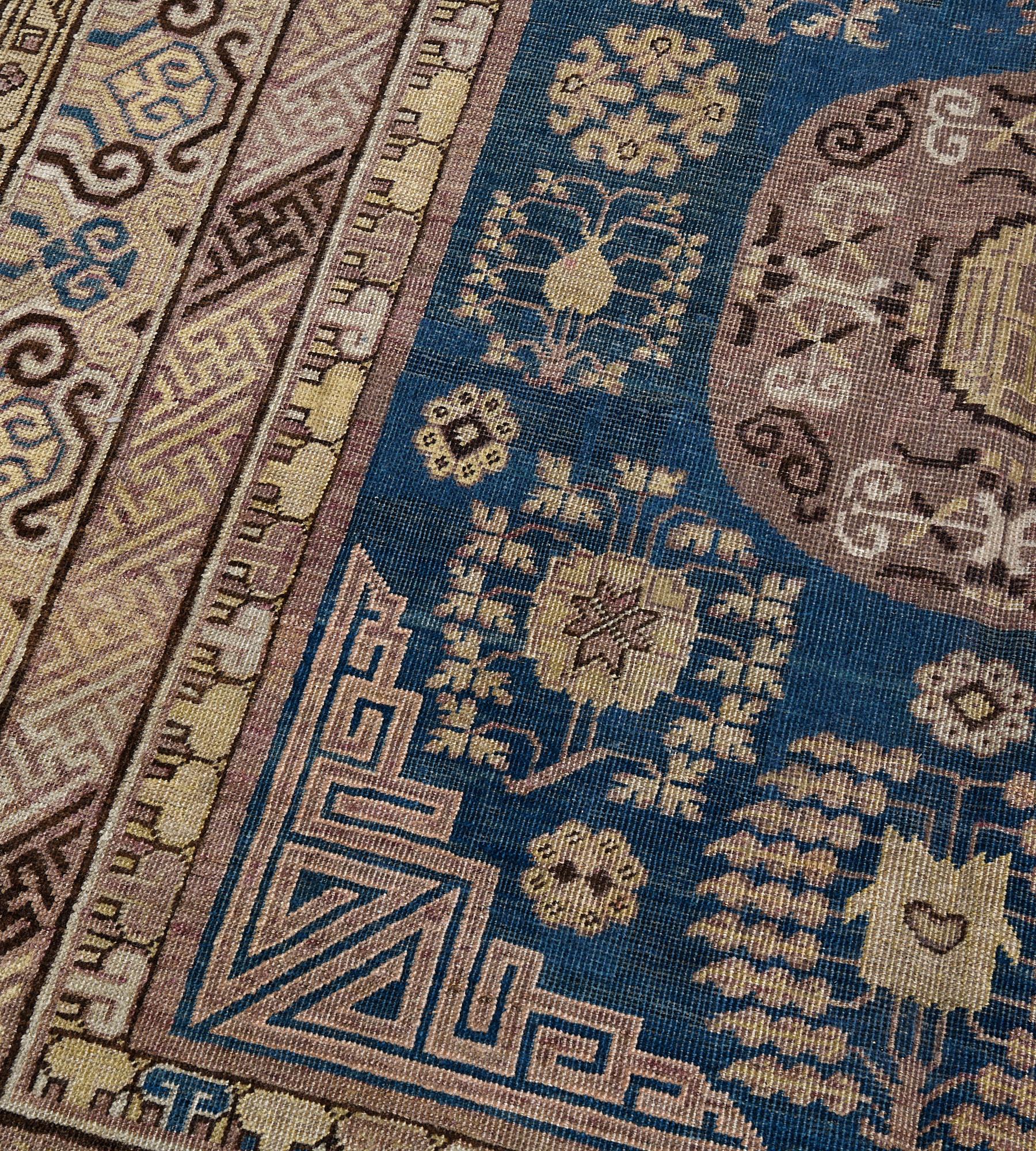 Antiker authentischer Khotan-Blauer Teppich aus Wolle, um 1880 (Handgeknüpft) im Angebot