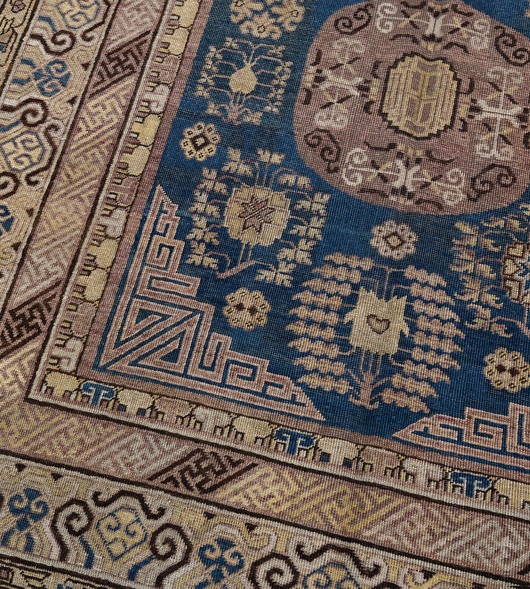 Antiker authentischer Khotan-Blauer Teppich aus Wolle, um 1880 im Zustand „Gut“ im Angebot in West Hollywood, CA