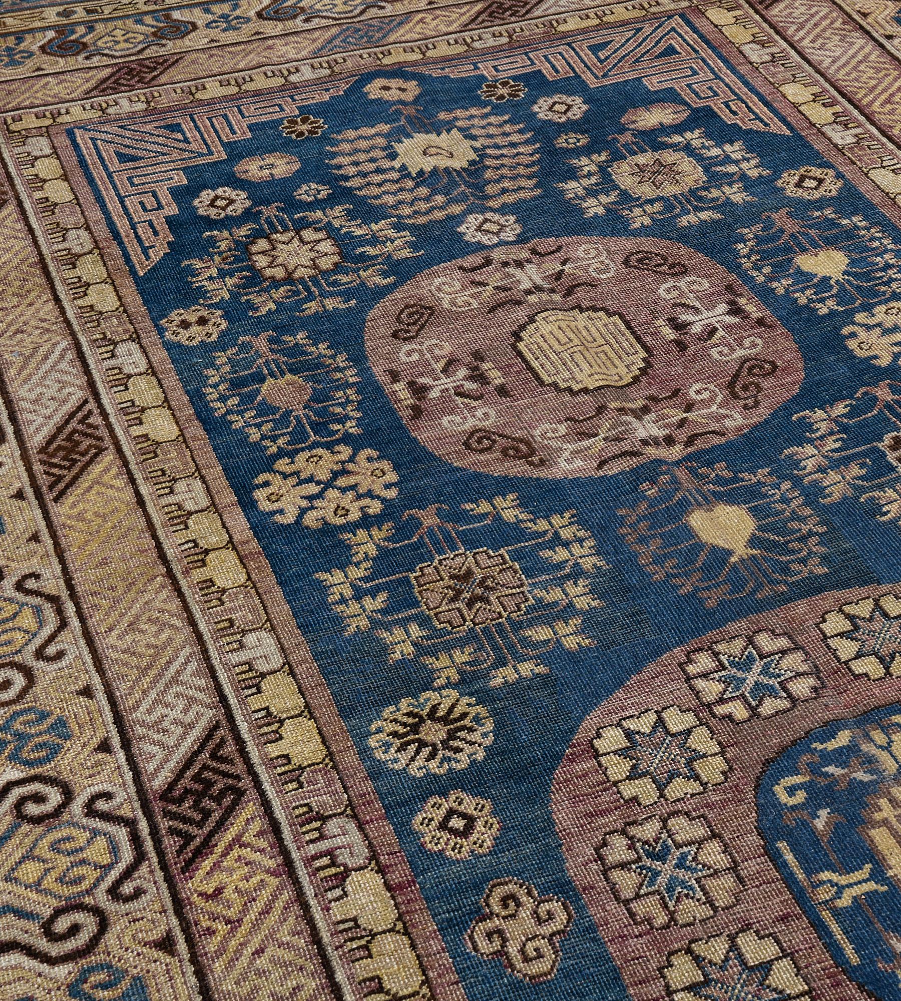 Antiker authentischer Khotan-Blauer Teppich aus Wolle, um 1880 im Angebot 2