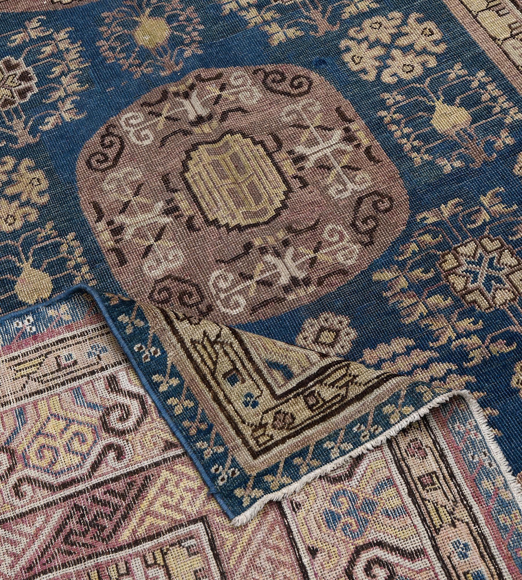 Antiker authentischer Khotan-Blauer Teppich aus Wolle, um 1880 im Angebot 3