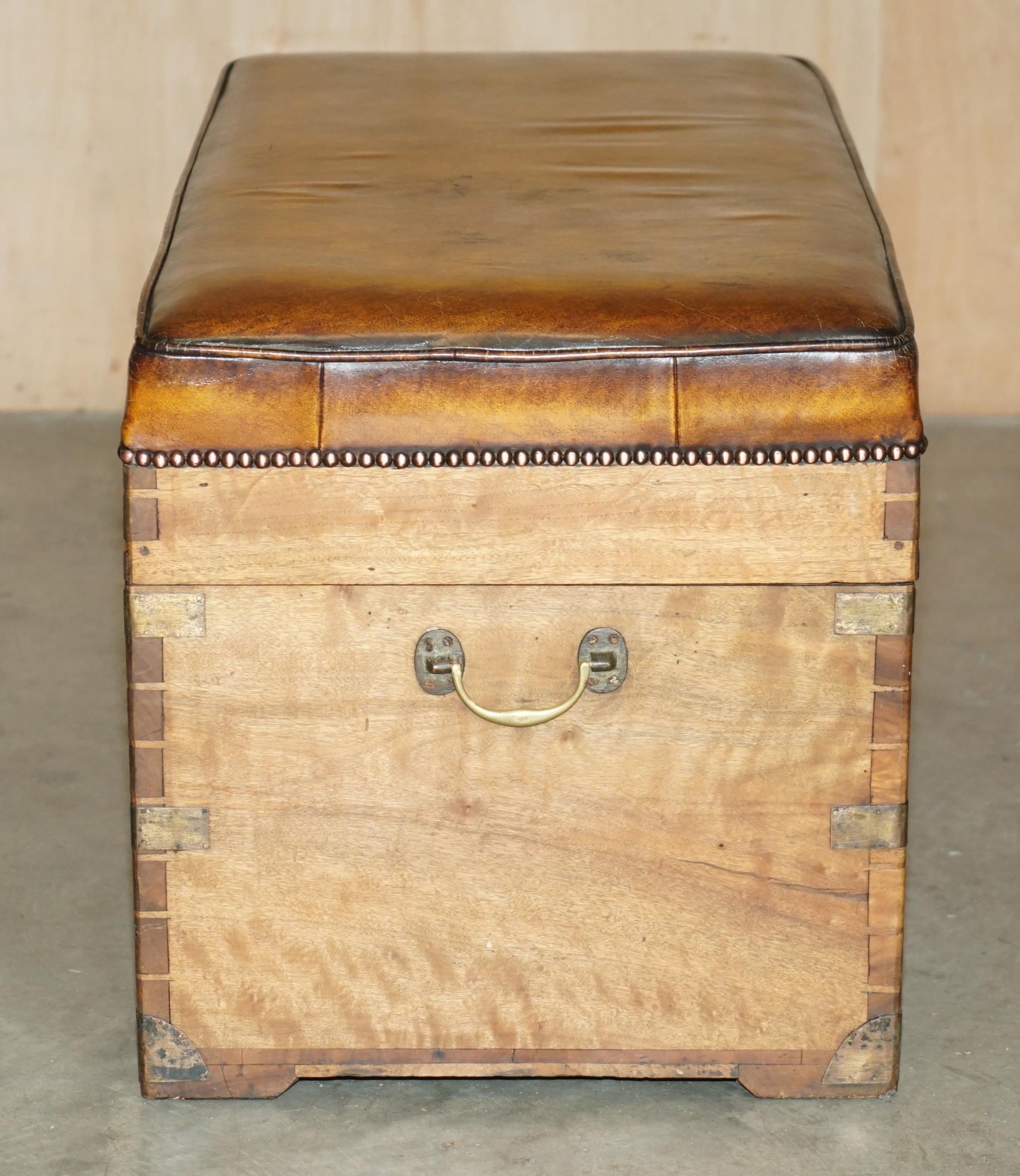 CiRCA 1880 BANCO DI STOCCAGGIO IN LEGNO CAMPHOR E PELLE MARRONE in vendita 3