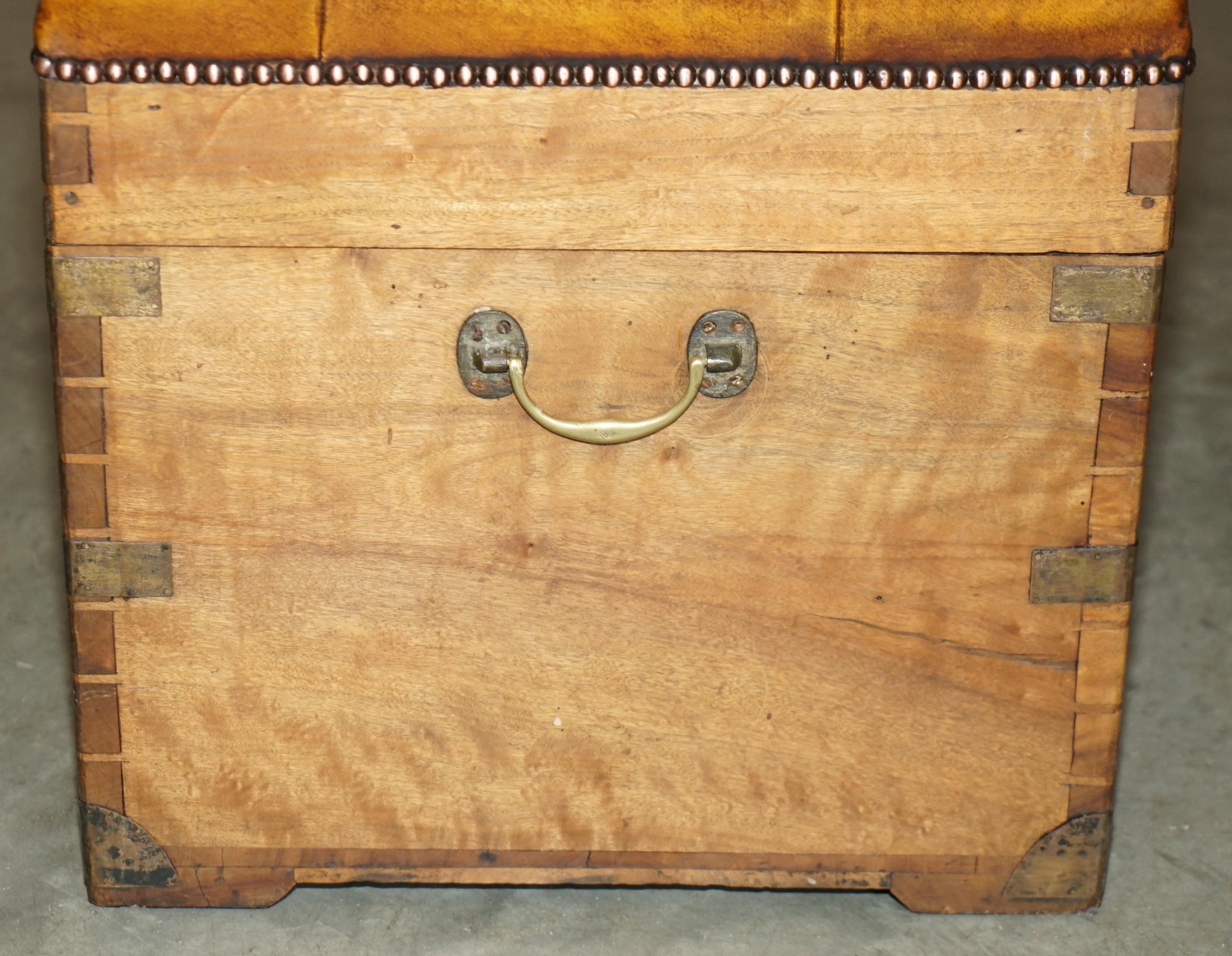 CiRCA 1880 BANCO DI STOCCAGGIO IN LEGNO CAMPHOR E PELLE MARRONE in vendita 4