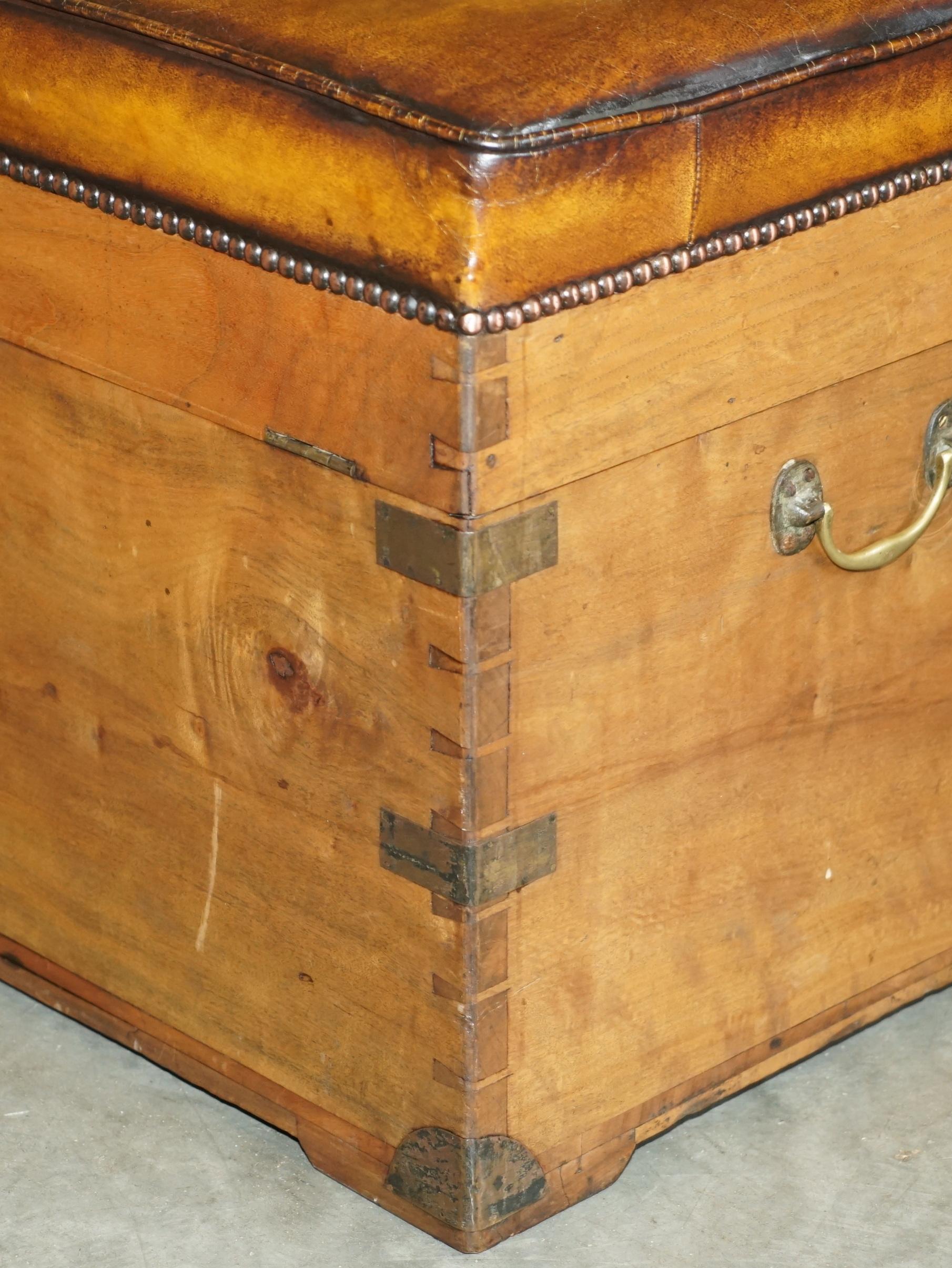 CiRCA 1880 BANCO DI STOCCAGGIO IN LEGNO CAMPHOR E PELLE MARRONE in vendita 5