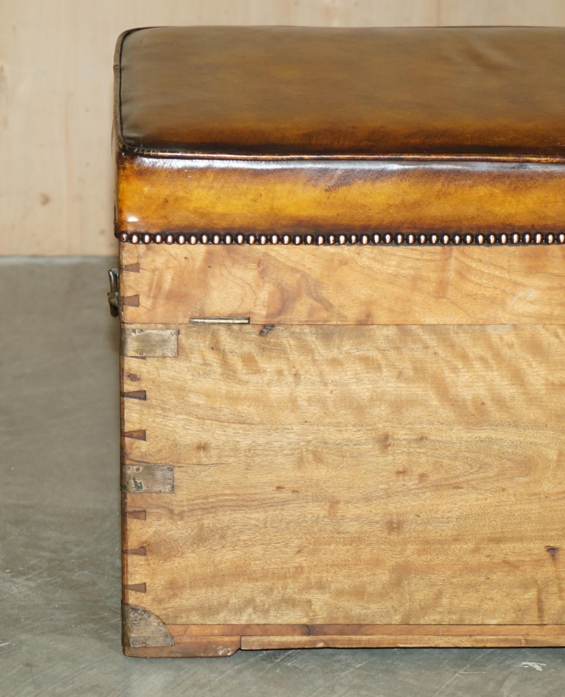 CiRCA 1880 BANCO DI STOCCAGGIO IN LEGNO CAMPHOR E PELLE MARRONE in vendita 7