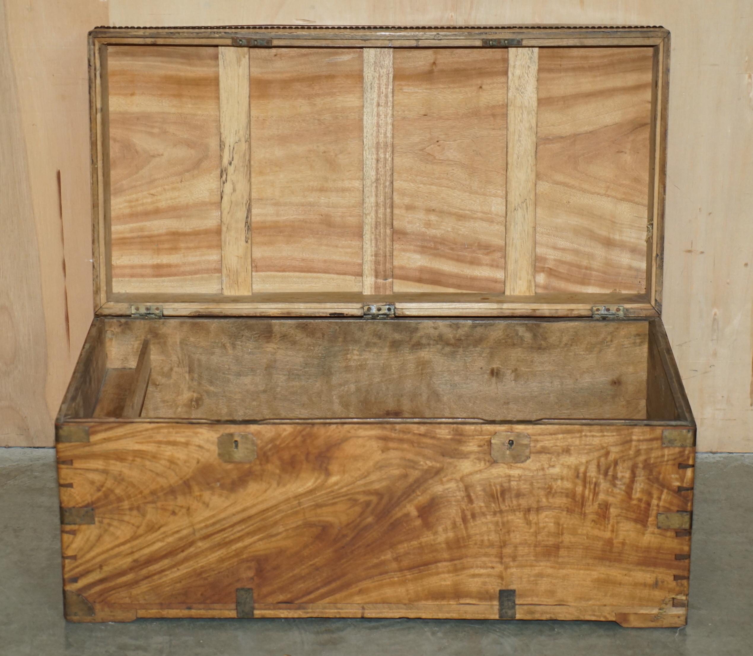 CiRCA 1880 BANCO DI STOCCAGGIO IN LEGNO CAMPHOR E PELLE MARRONE in vendita 10