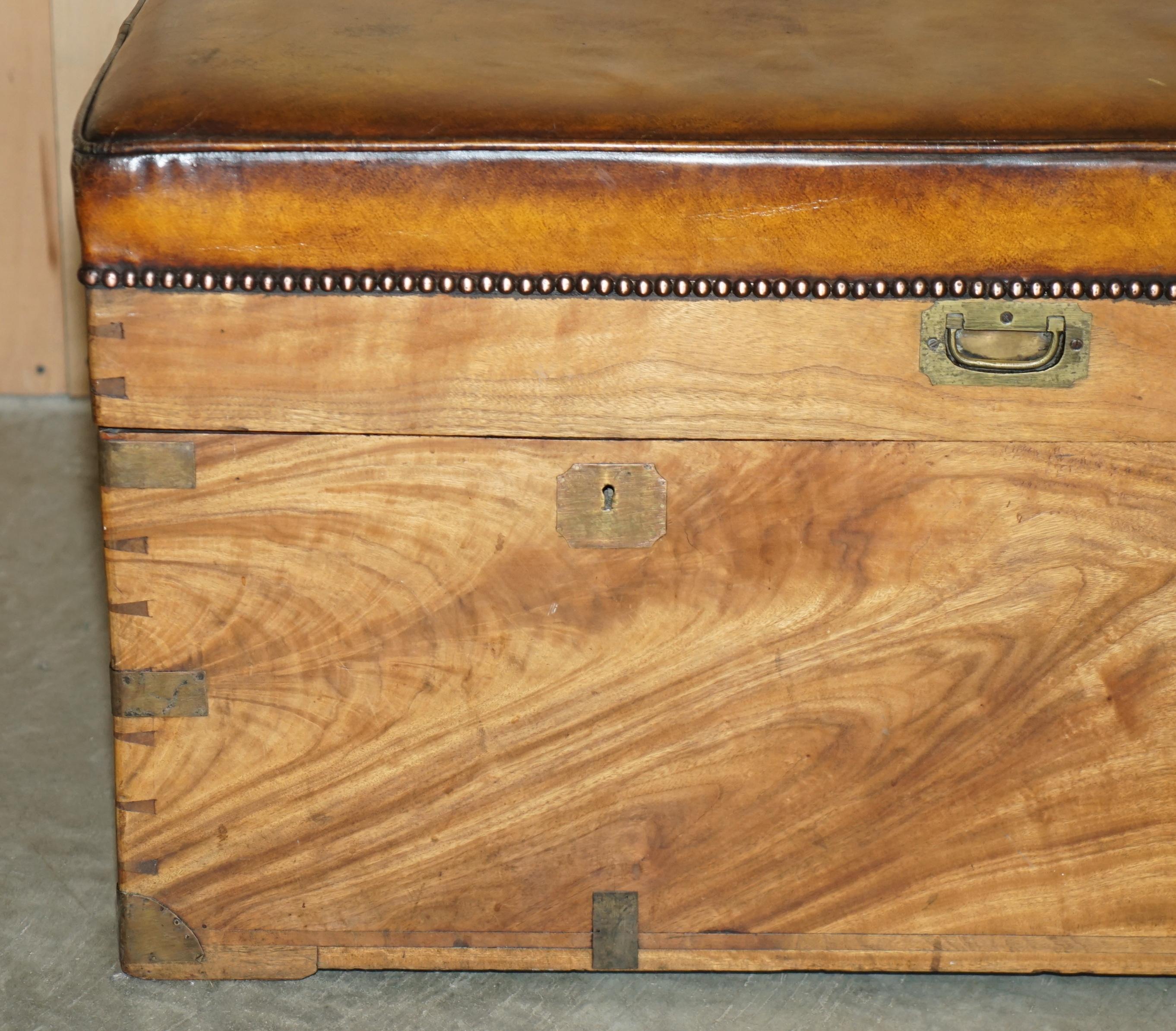 Pelle CiRCA 1880 BANCO DI STOCCAGGIO IN LEGNO CAMPHOR E PELLE MARRONE in vendita