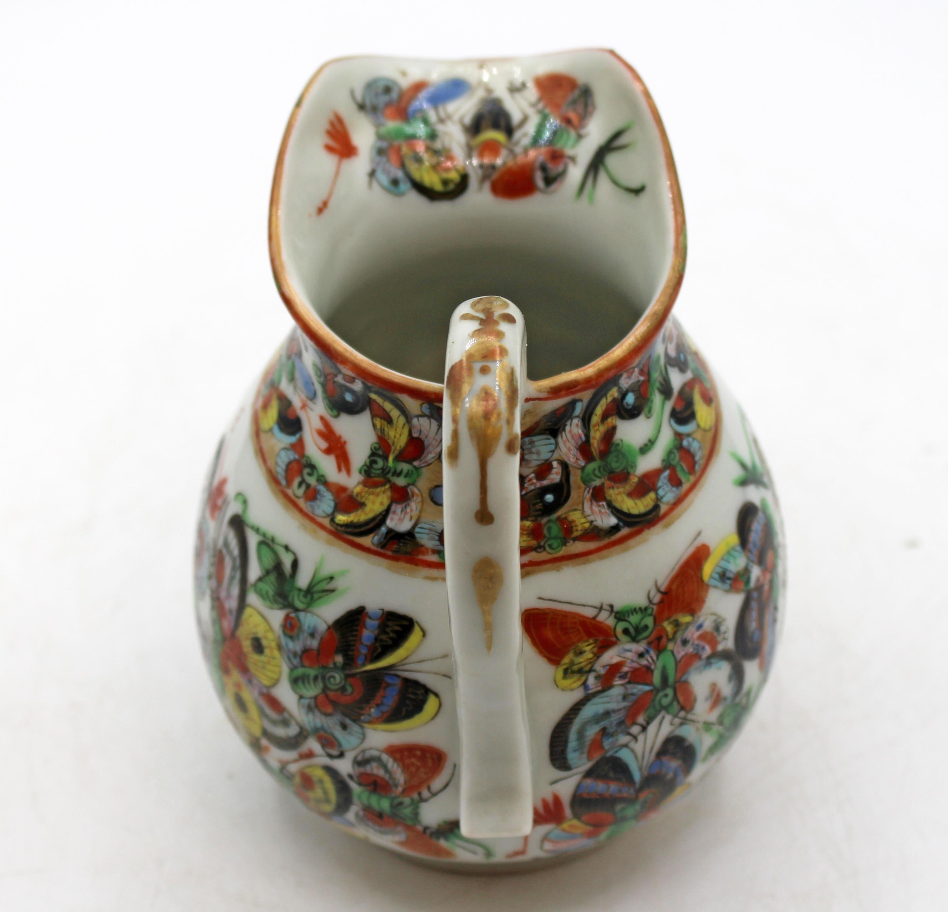 Circa 1880 Chinese Export Porcelain Thousand Butterfly Creamer In Good Condition For Sale In Chapel Hill, NC