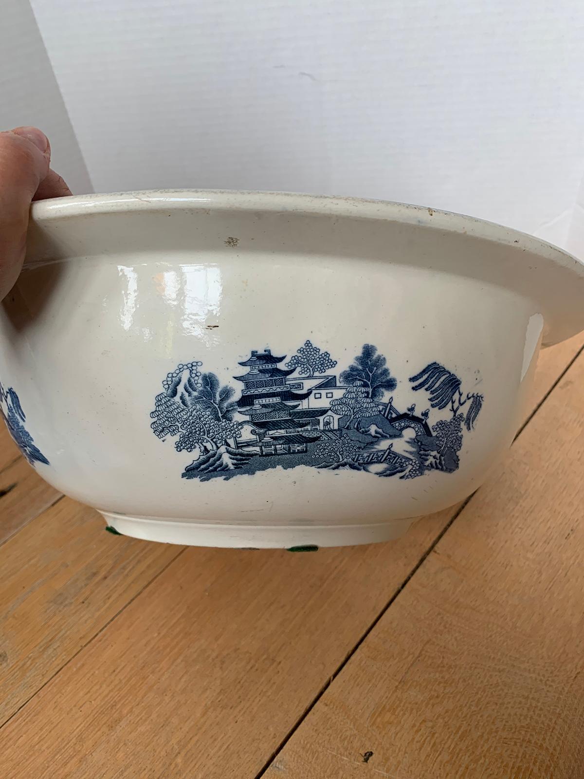 English Blue Willow Porcelain Bowl by Wedgwood, Impressed Mark, circa 1880 For Sale 3