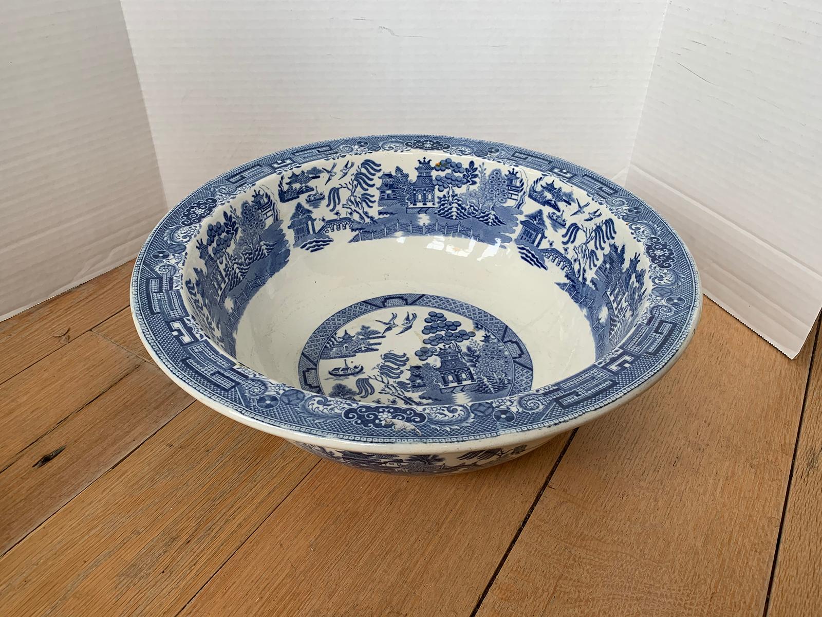 English Blue Willow Porcelain Bowl by Wedgwood, Impressed Mark, circa 1880 For Sale 4