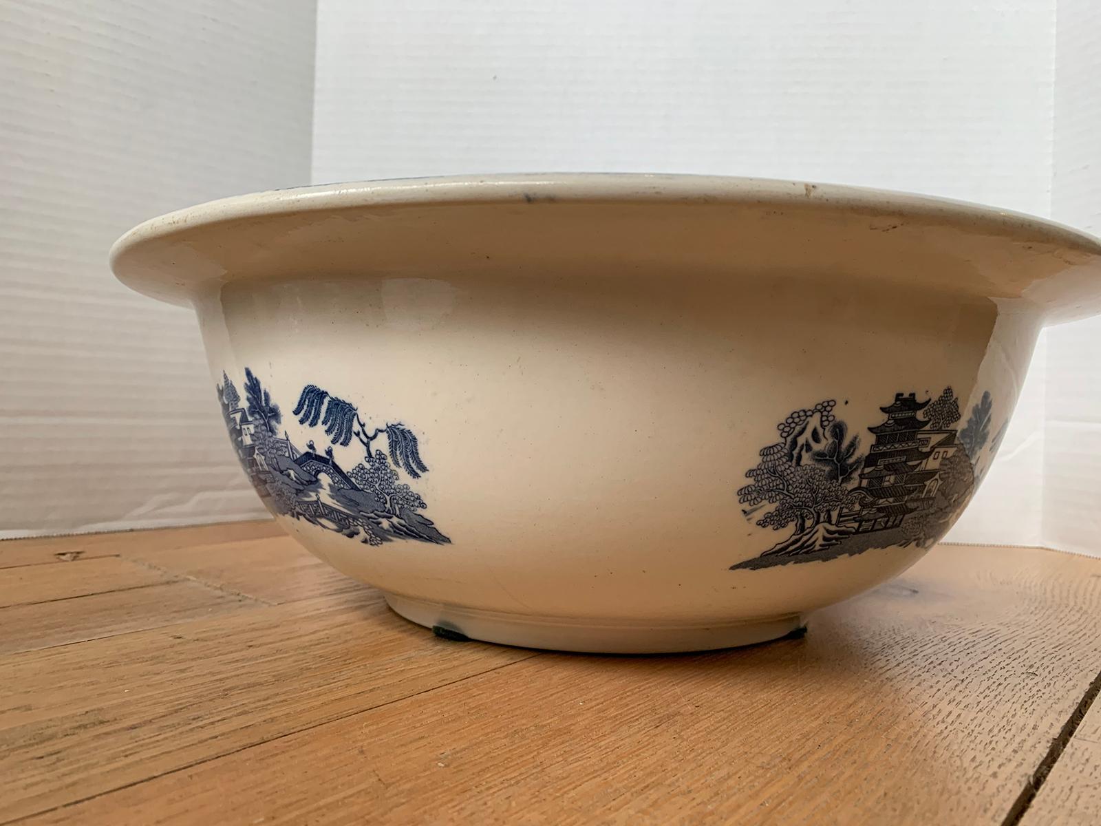English Blue Willow Porcelain Bowl by Wedgwood, Impressed Mark, circa 1880 For Sale 2