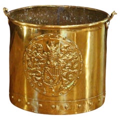 Circa 1880 Cubo inglés de latón con asa giratoria para carbón