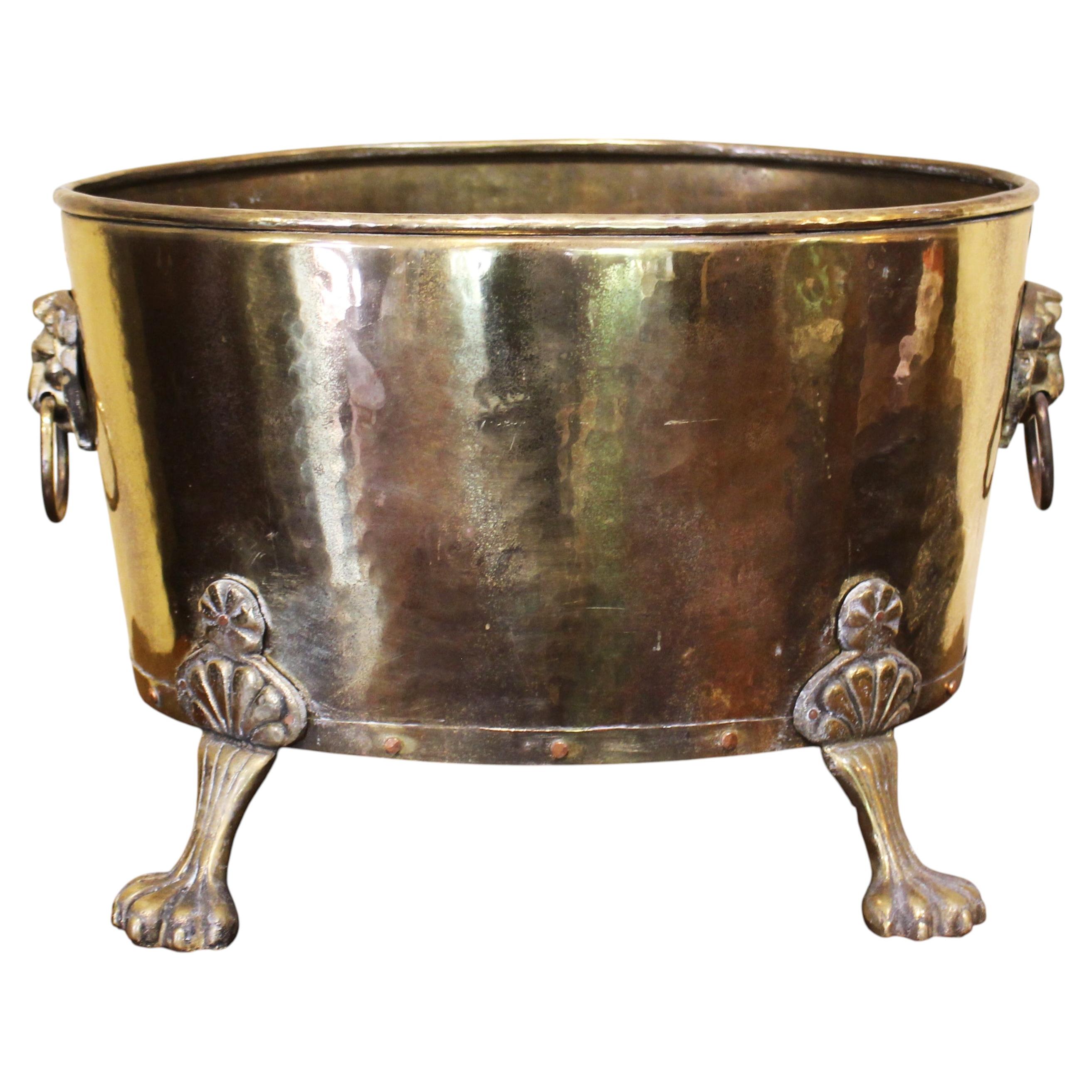 Jardiniere ovale inglese in ottone del 1880 circa