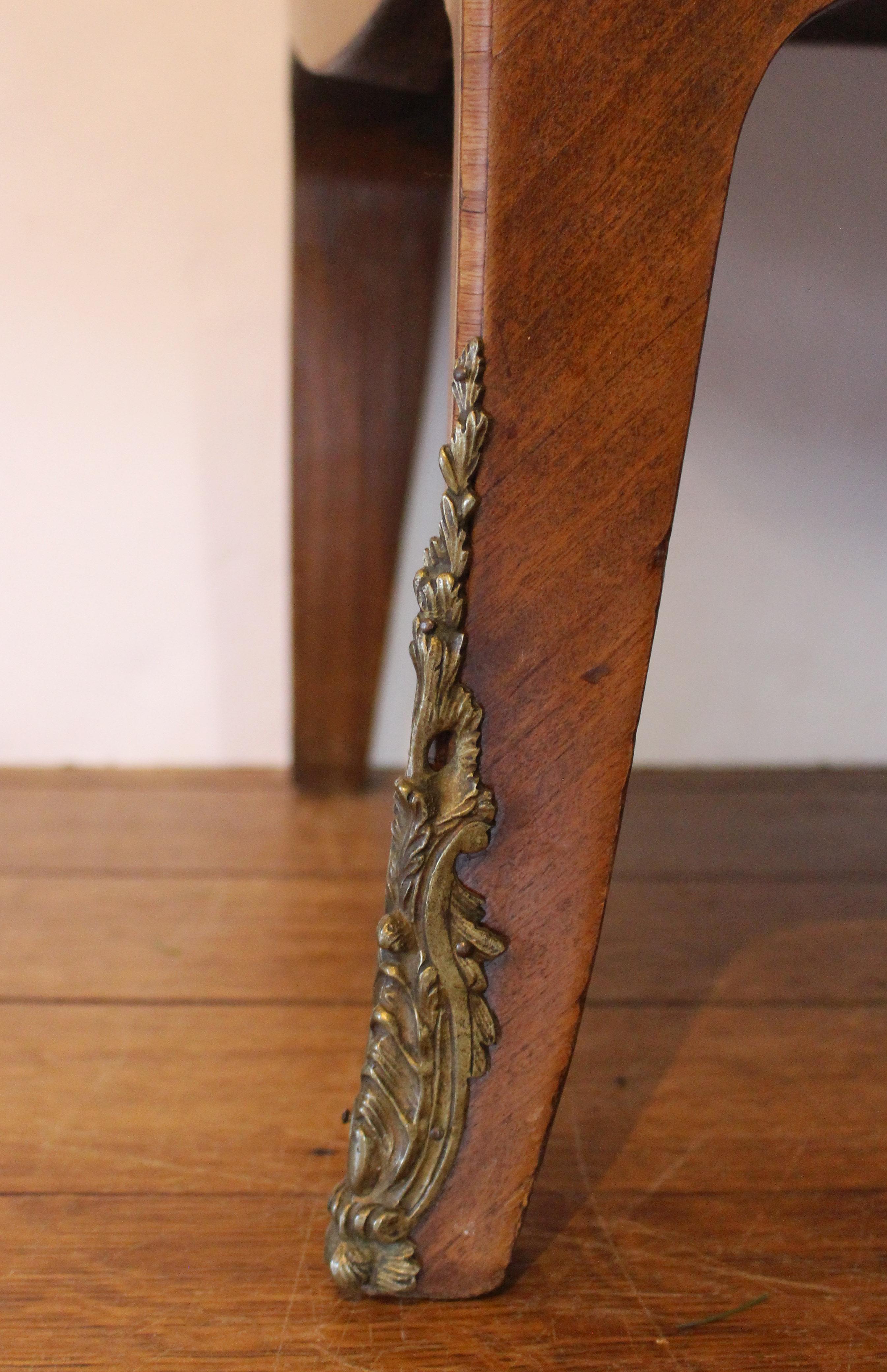 Fine XIX secolo Commodo francese a 3 cassetti con piano in marmo del 1880 circa in vendita