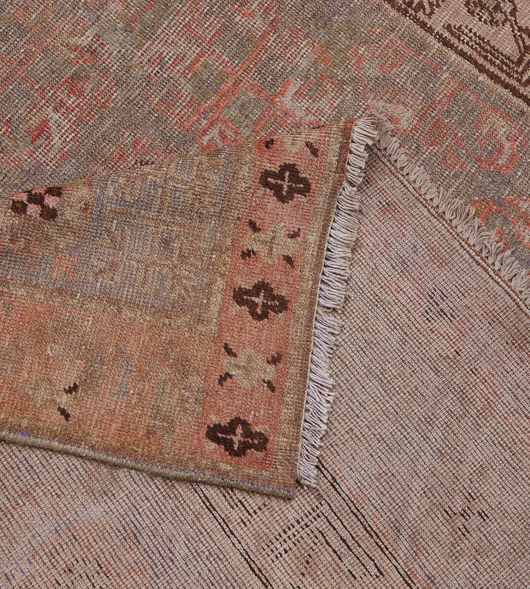 Turkestan oriental Vers 1880 Tapis en laine Knots Rugs noué à la main en vente