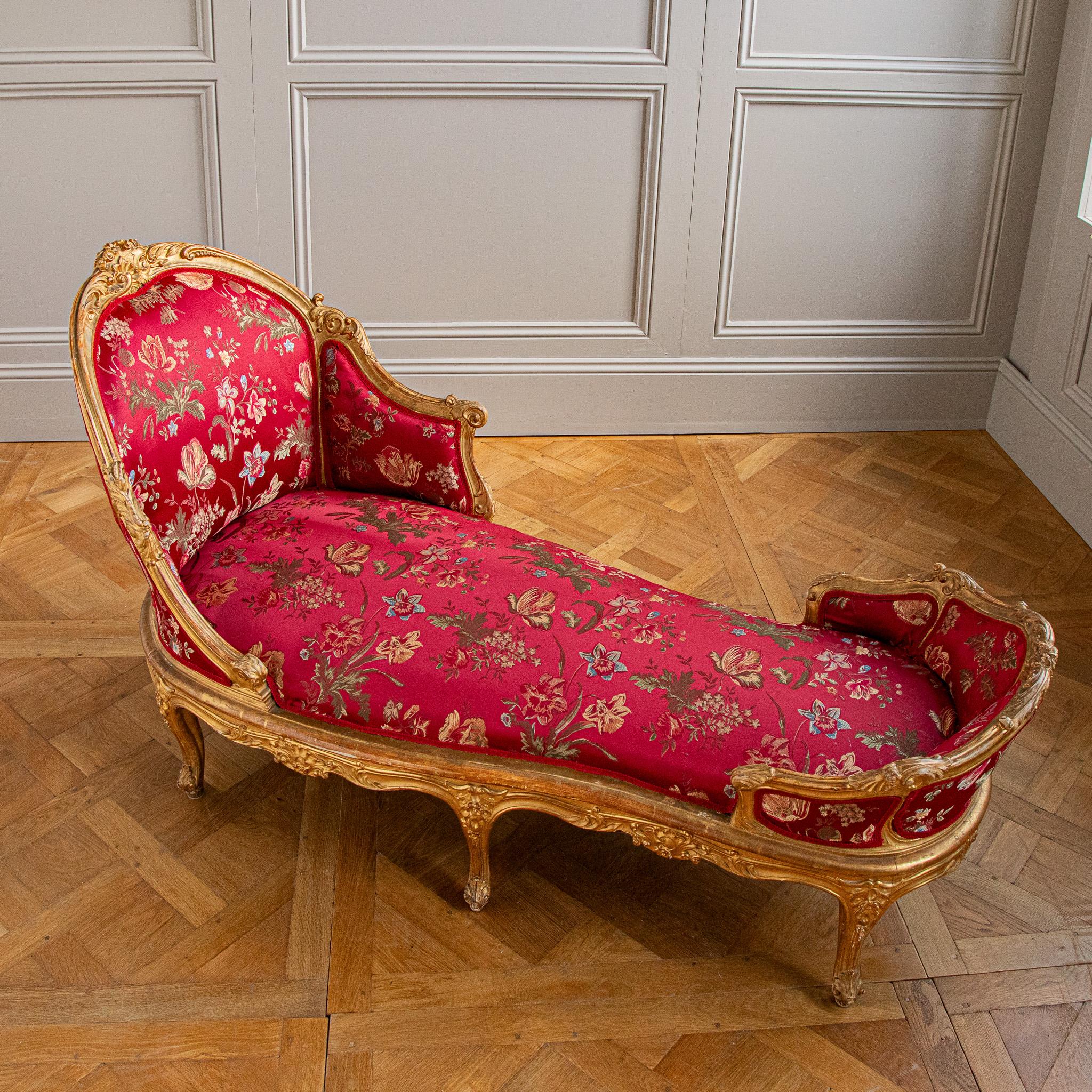 Doré Chaise longue italienne en bois doré de style LXV vers 1880 en vente