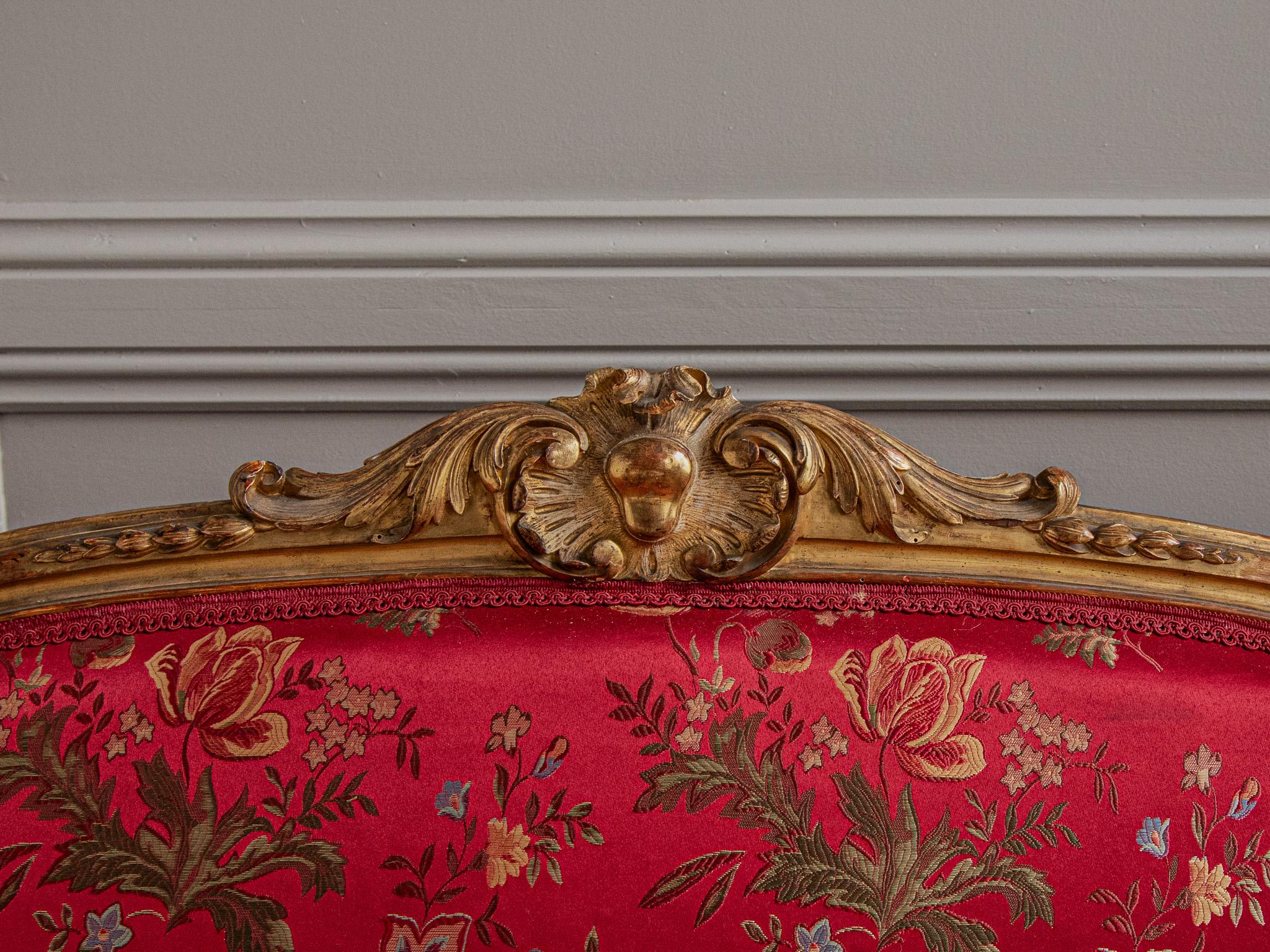 XIXe siècle CIRCA 1880 - Grand Canapé Confidente en bois doré de style LXV  en vente