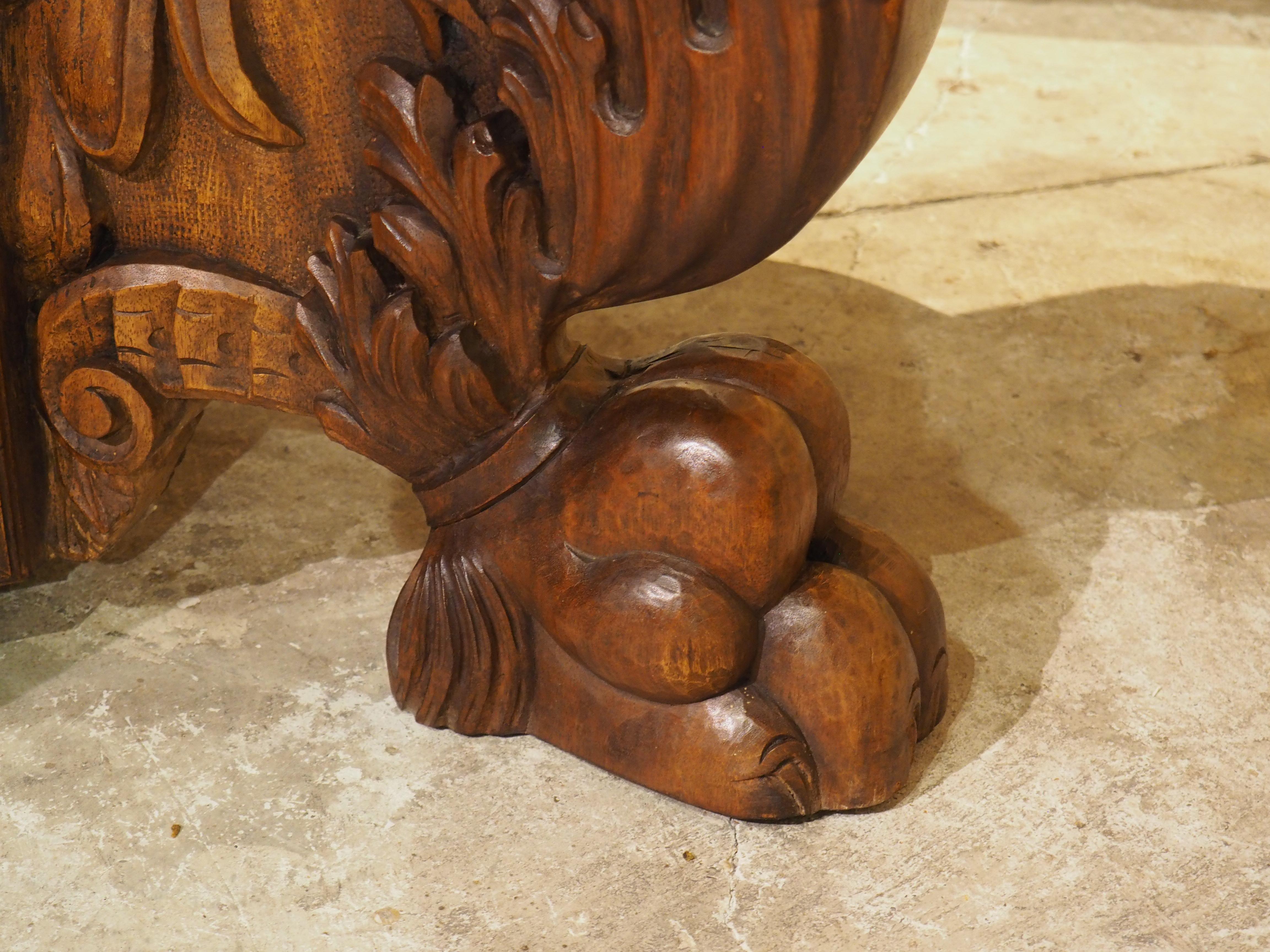 Circa 1880 Mesa central italiana de nogal y arce de estilo renacentista, Todi, Umbría en venta 7