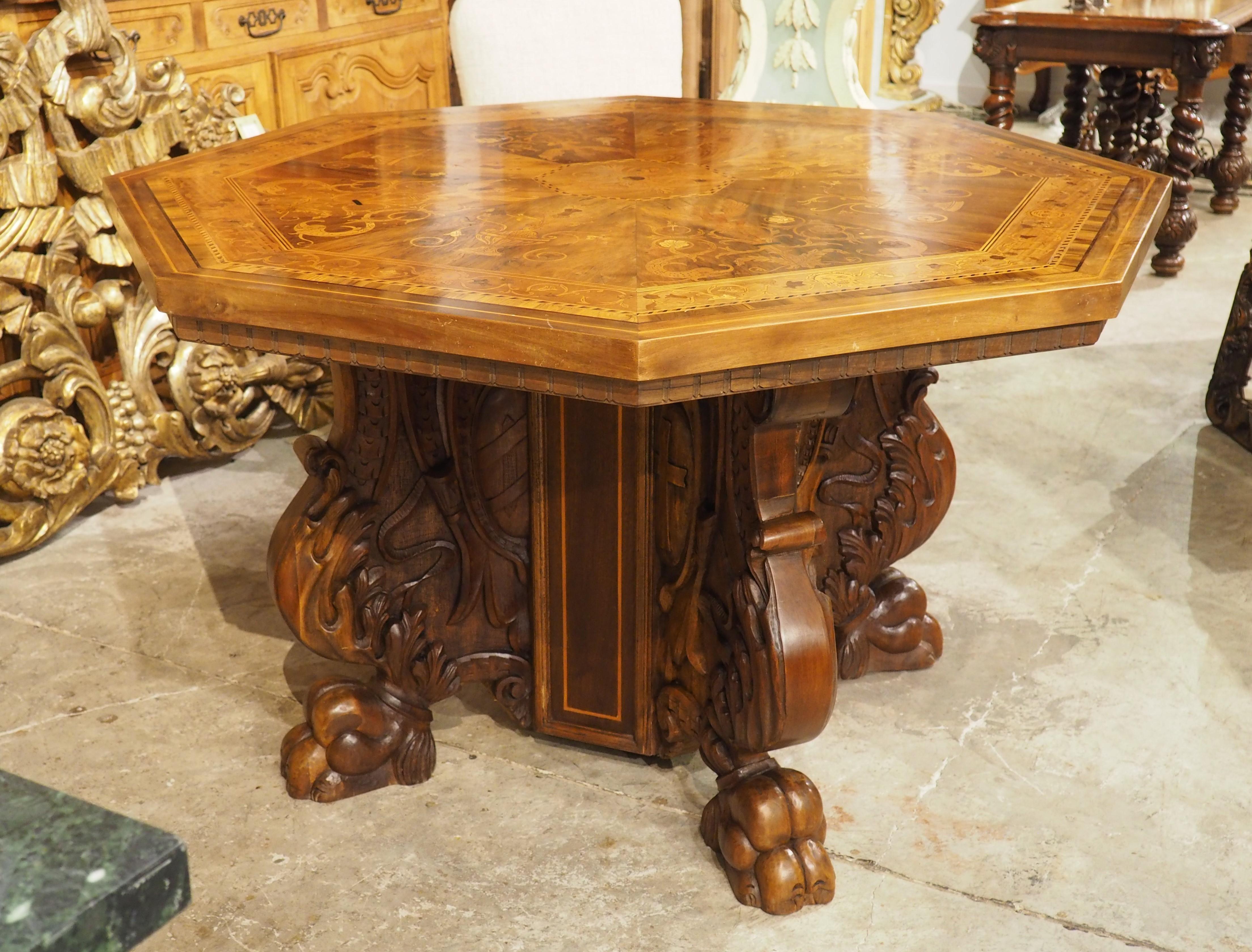 Circa 1880 Mesa central italiana de nogal y arce de estilo renacentista, Todi, Umbría en venta 8