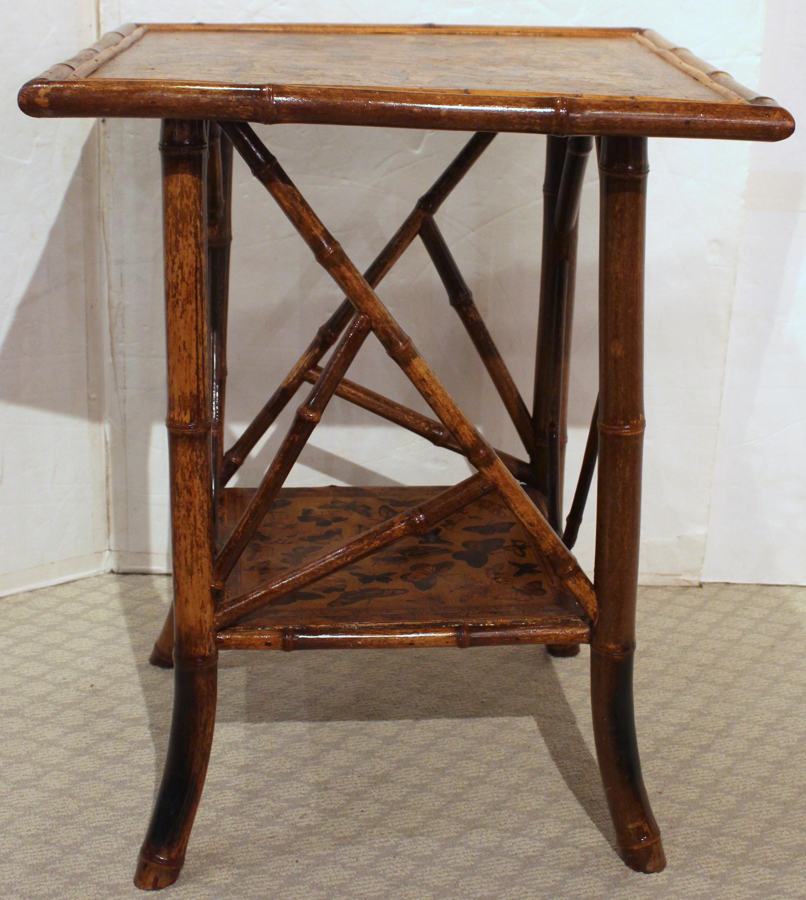 CIRCA 1880 Großer 2-stöckiger englischer quadratischer Bambustisch (Ästhetizismus) im Angebot
